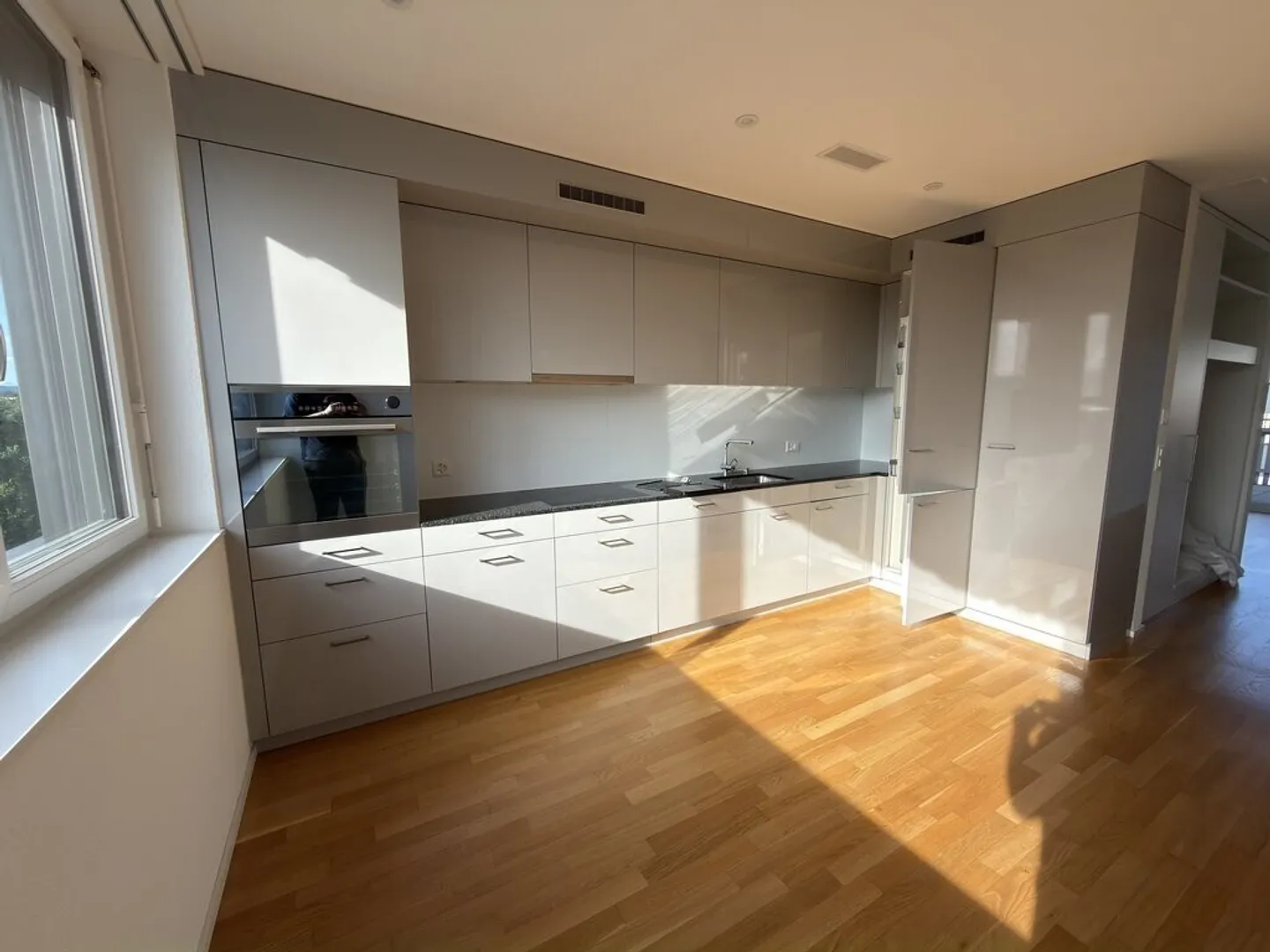 Modernes Attikawohnung mit Balkon - Foto 2 von 9