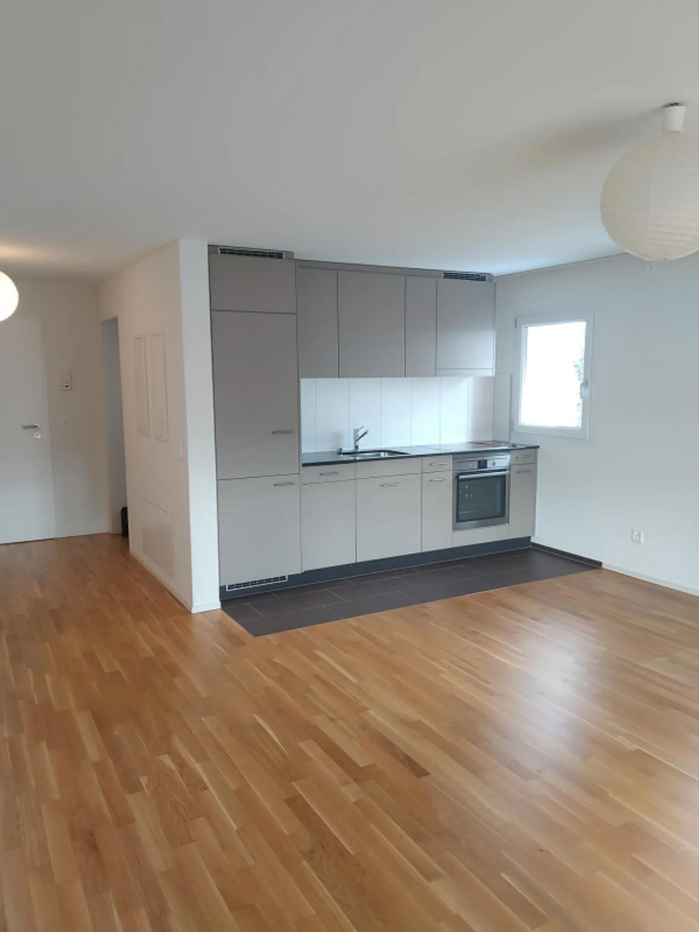 appartement moderne 1 pièce avec balcon - Photo 2 sur 8