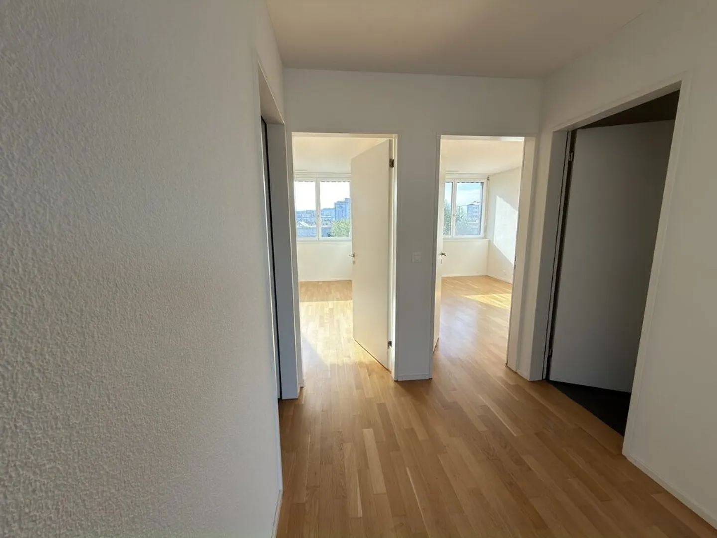 Modernes Attikawohnung mit Balkon - Foto 4 von 9