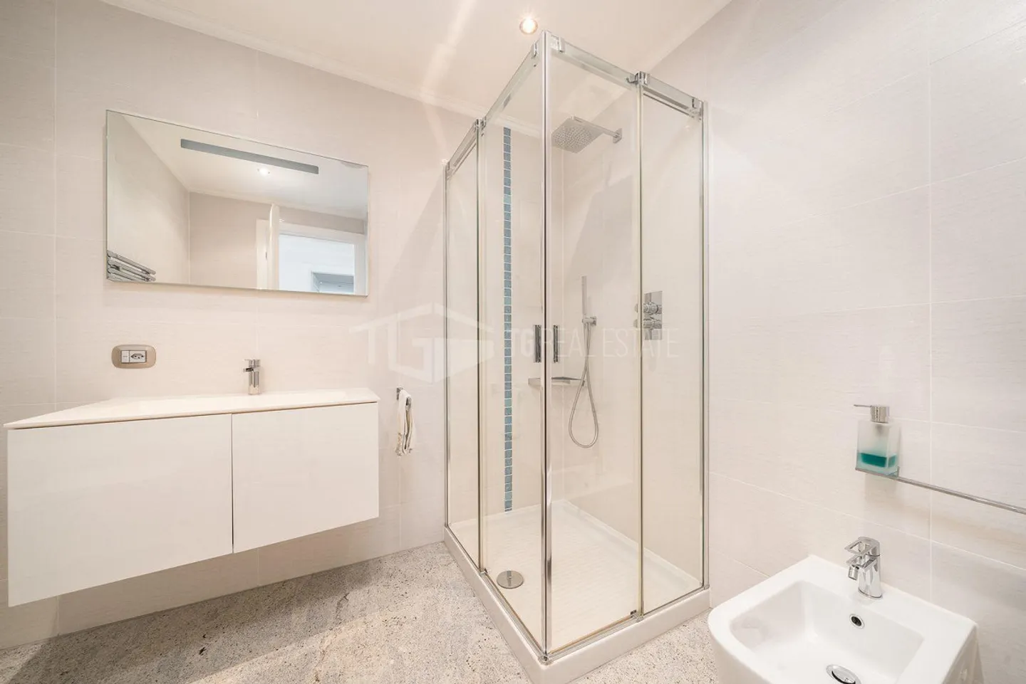 Attico di Lusso con Vista Lago - Foto 15 di 17