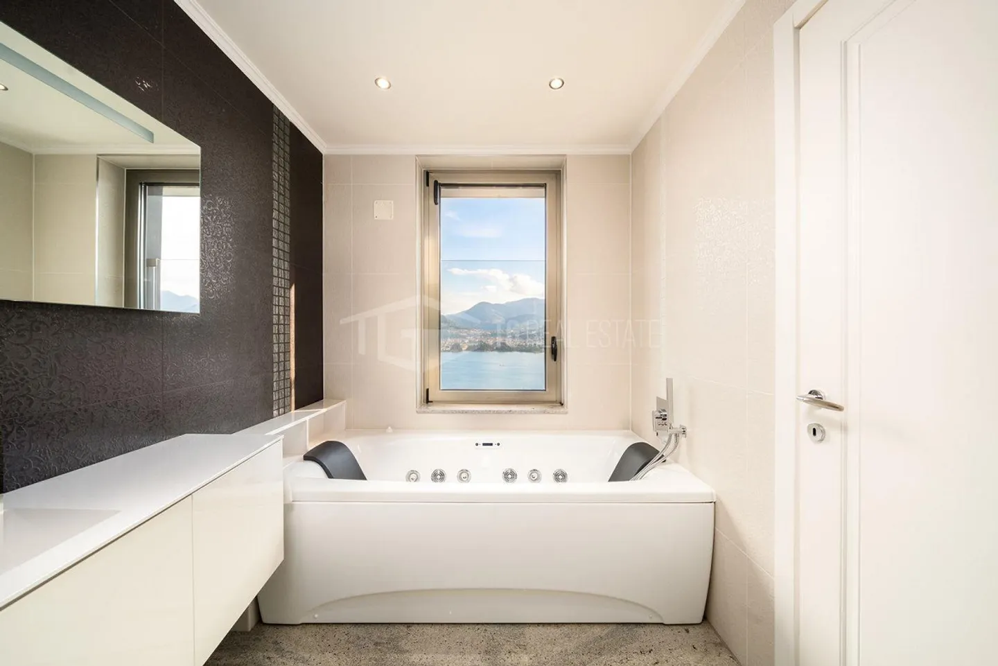 Attico di Lusso con Vista Lago - Foto 17 di 17