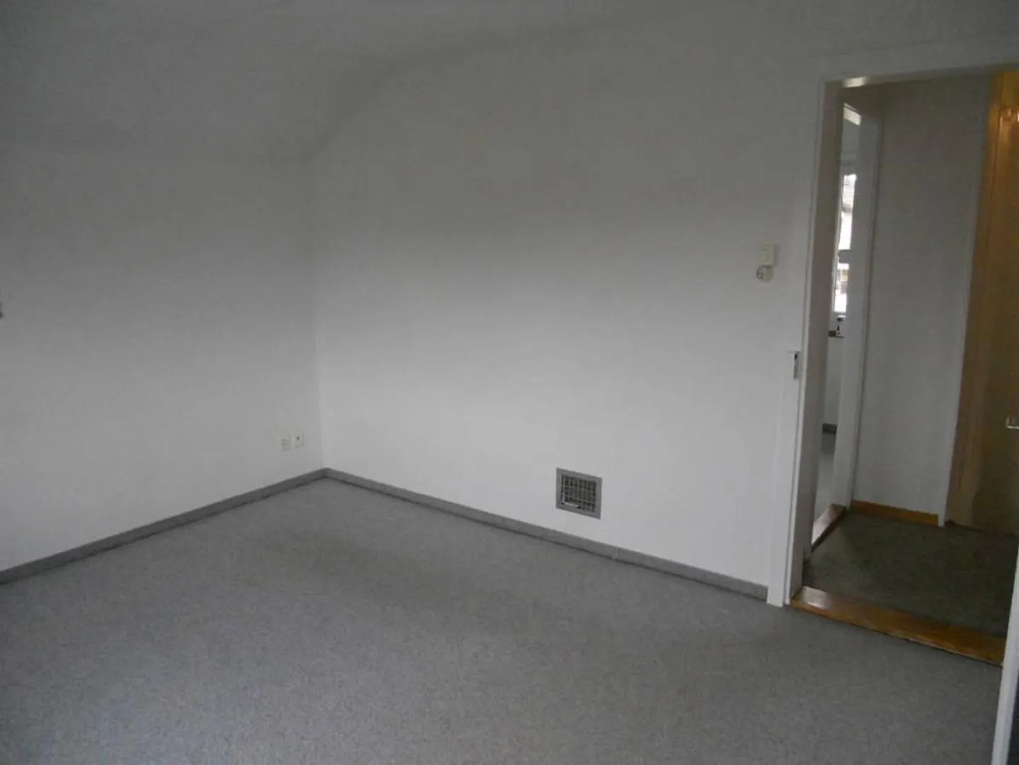 Incantevole casa unifamiliare di 3,5 stanze con patio a Wynau - Foto 10 di 13