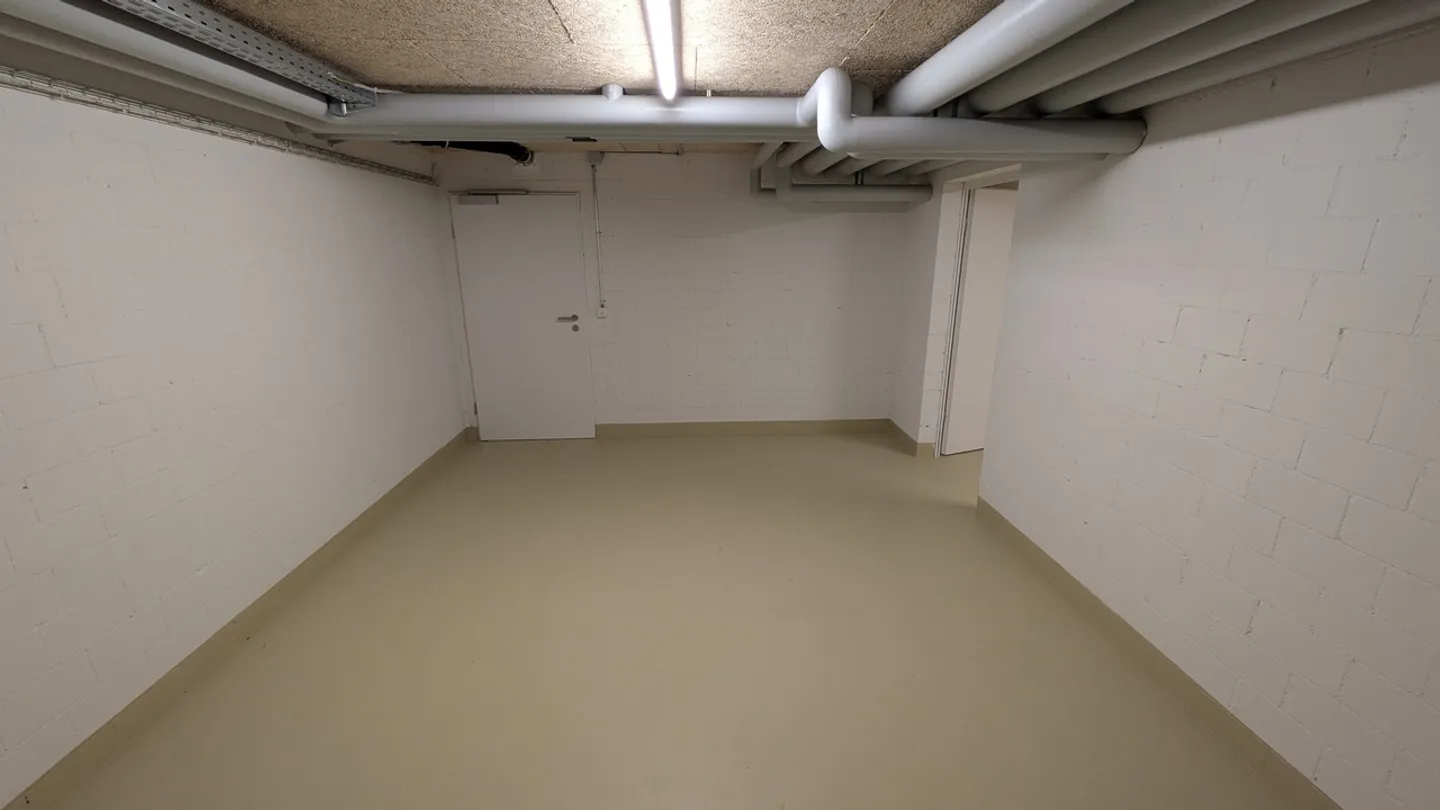 35.4m2 Storage Room Fehraltorf - Haldenstrasse 8 - Photo 1 of 13