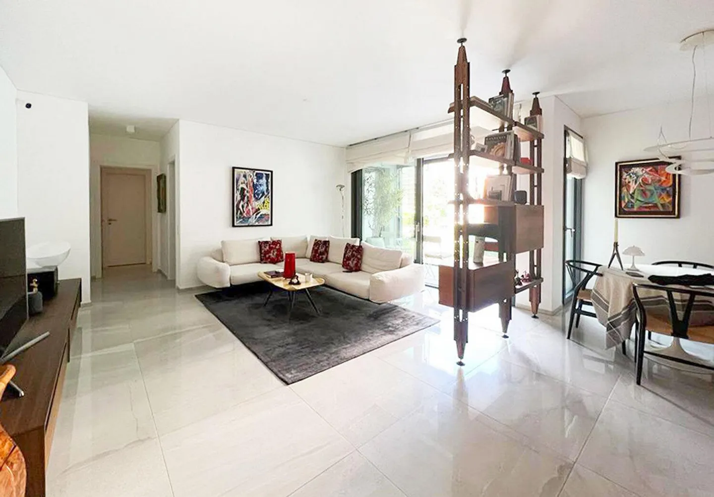 Lugano - modern and bright 3.5 rooms, convenient and spacious. - Photo 2 of 8