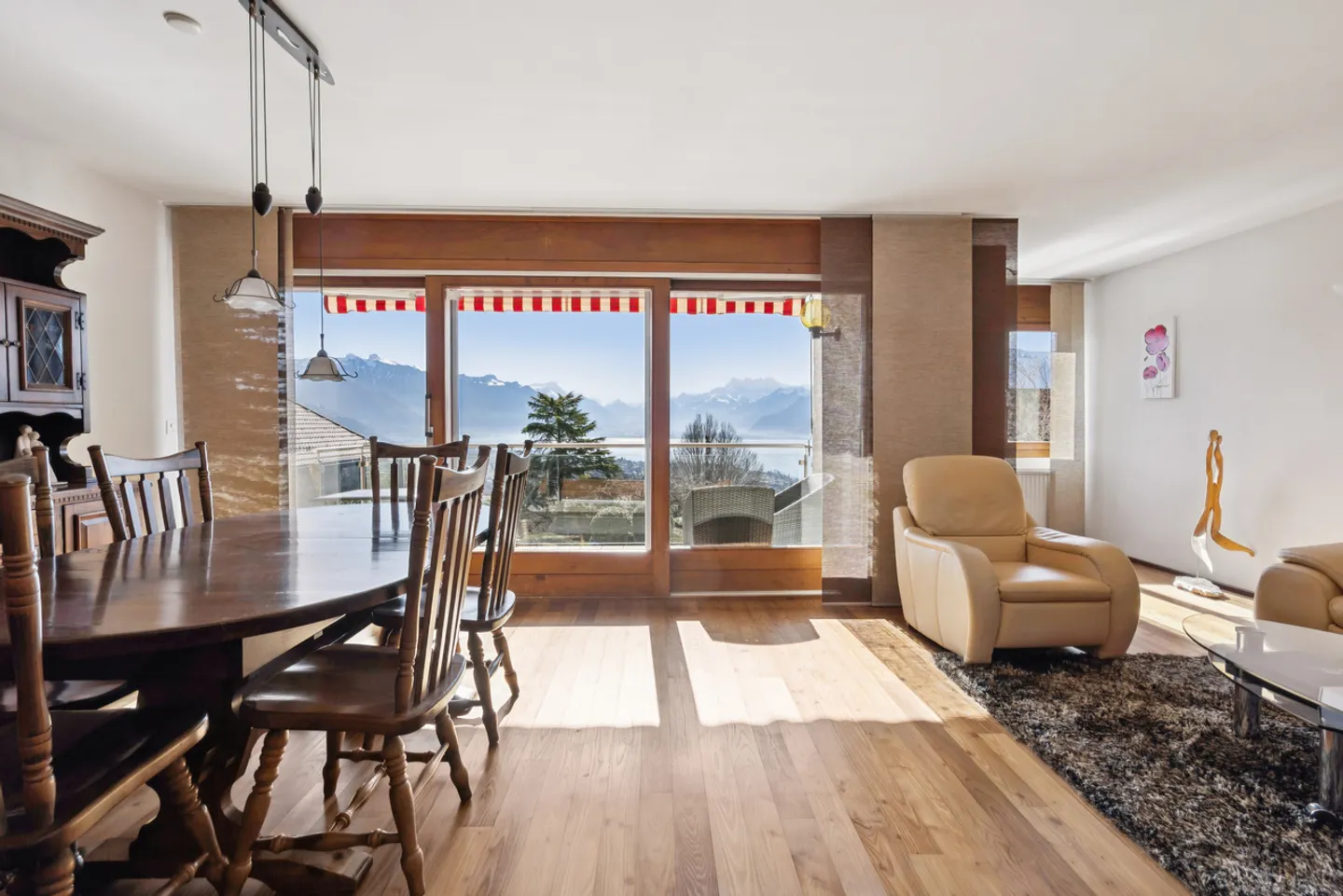 Charming house with lake view - Photo 4 of 14