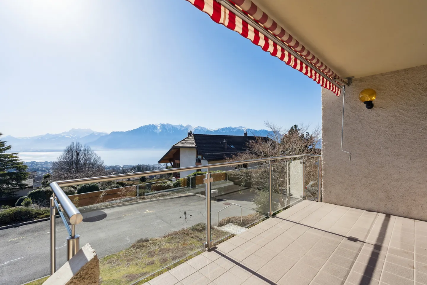 Charming house with lake view - Photo 7 of 14