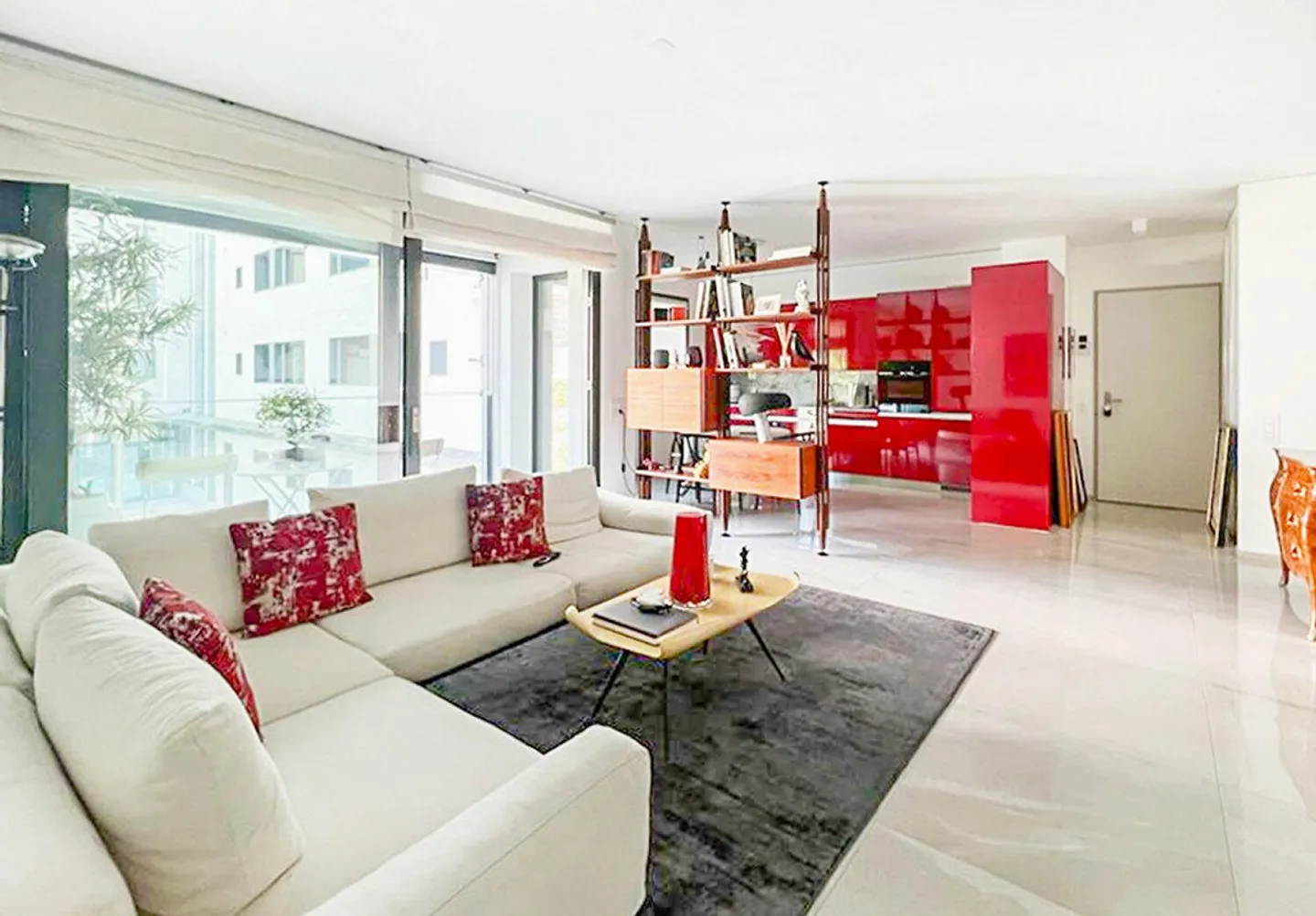 Lugano - modern and bright 3.5 rooms, convenient and spacious. - Photo 1 of 8