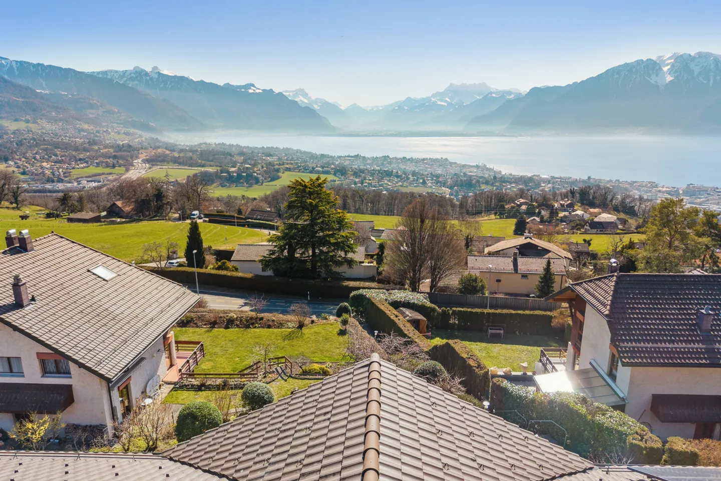 Charming house with lake view - Photo 14 of 14