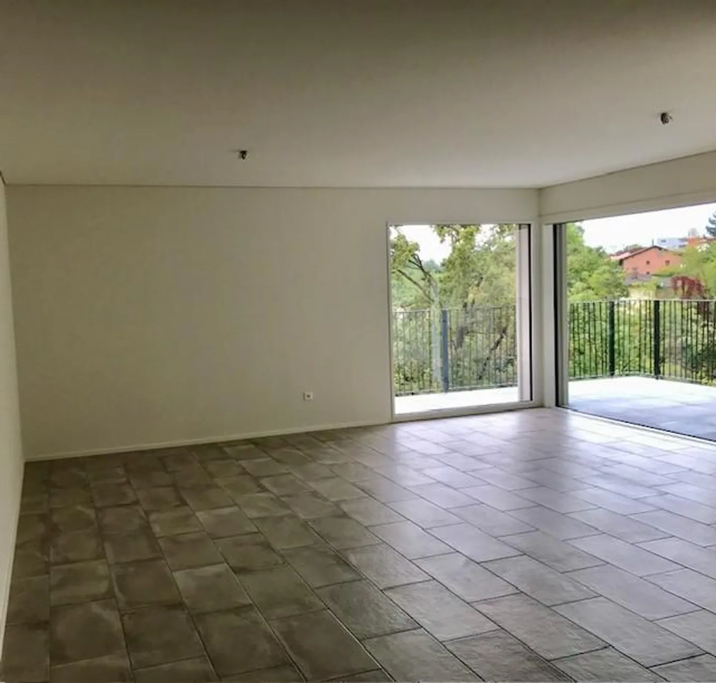 NEW AND MODERN 3.5-ROOM APARTMENT IN VACALLO - Photo 2 of 9