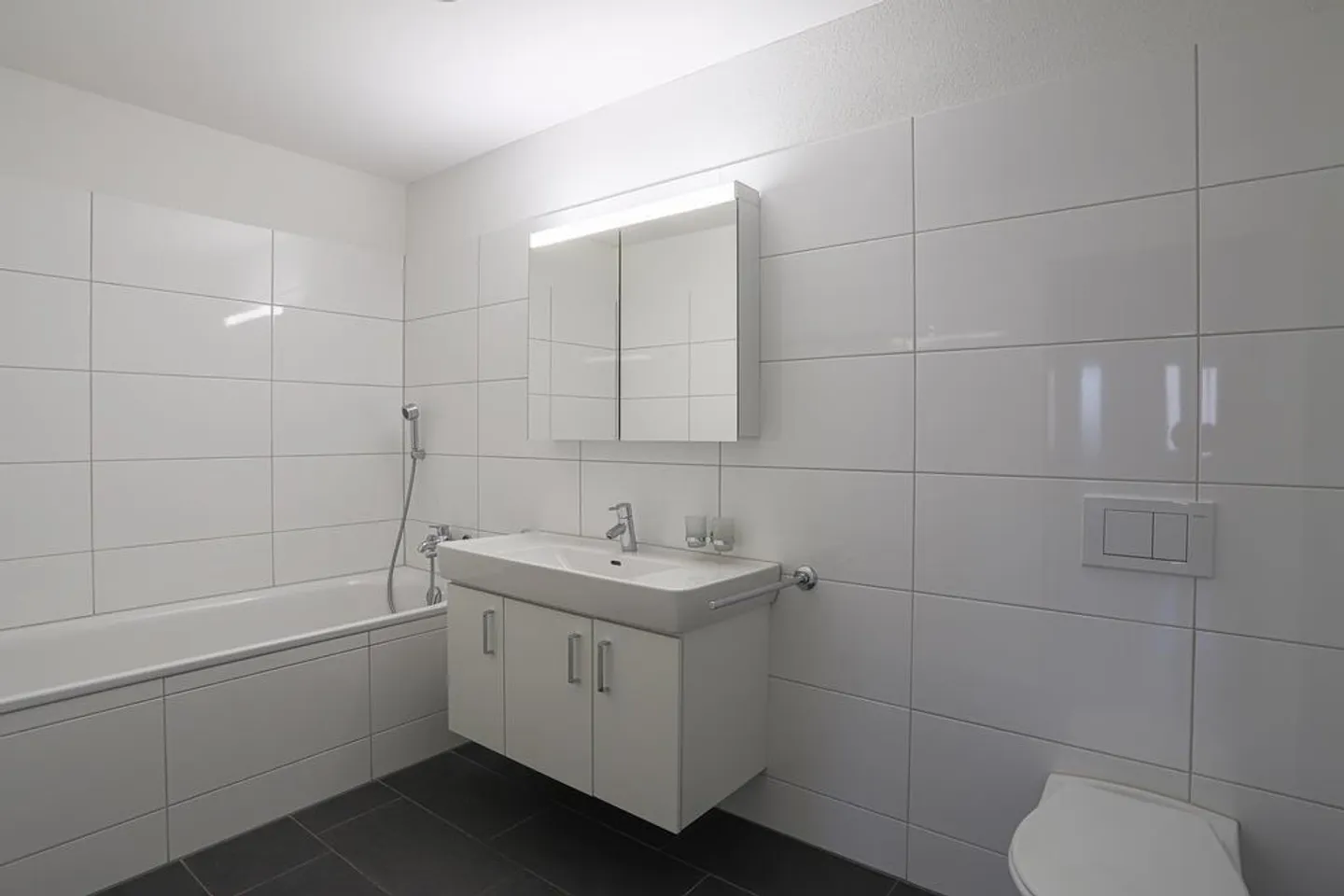 BRIGHT 3.5 room apartments with SPACIOUS terrace for rent - Photo 7 of 10