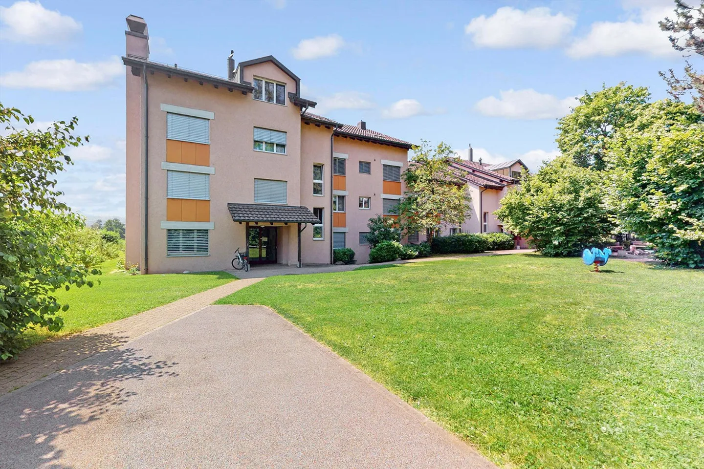 Bright 3.5-room apartment with balcony - Photo 1 of 11