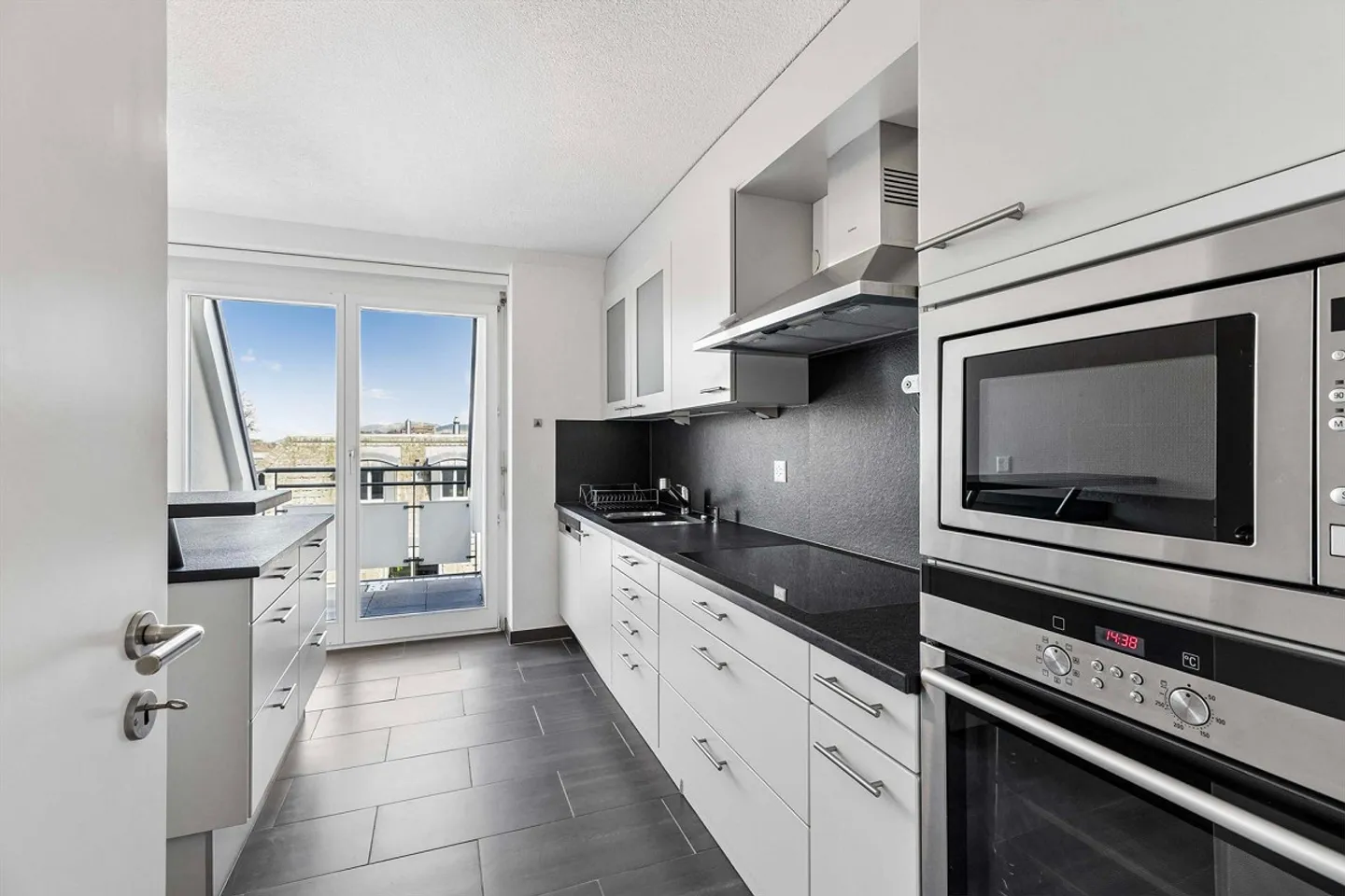 Spacious 5.5-room maisonette apartment. Plenty of space. Many possibilities... - Photo 4 of 13