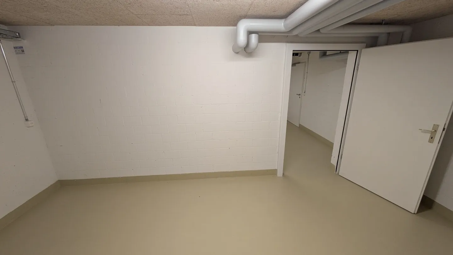 35.4m2 Storage Room Fehraltorf - Haldenstrasse 8 - Photo 6 of 13