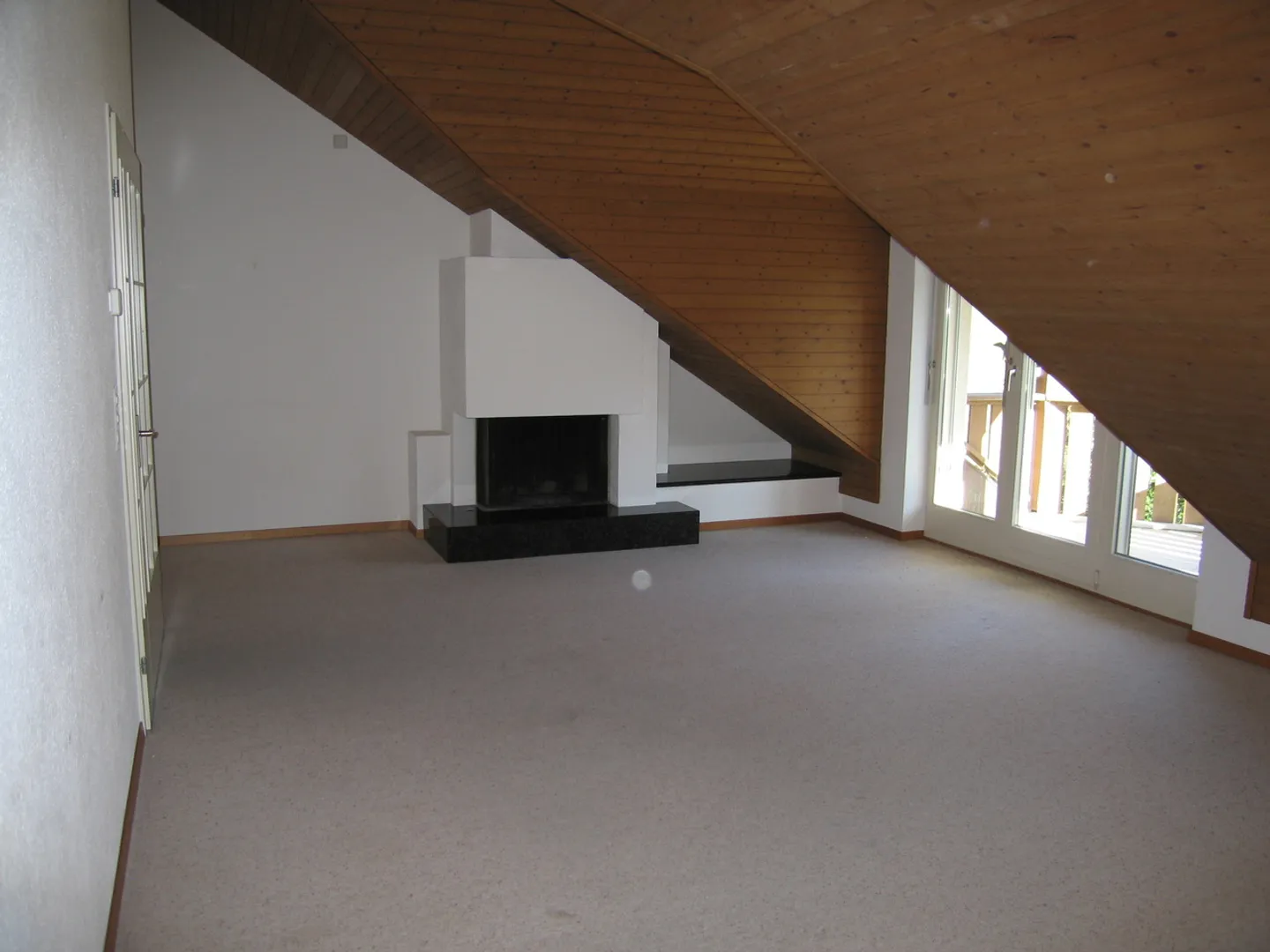 3-Zimmer-Dach-Wohnung mit Cheminée - Foto 3 von 11