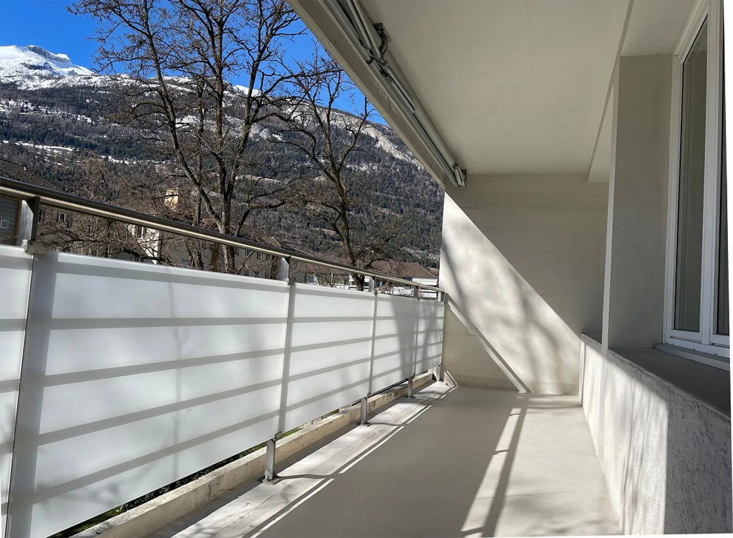 In una posizione centrale, vicino a negozi, stazione ferroviaria, scuole - Foto 1 di 9