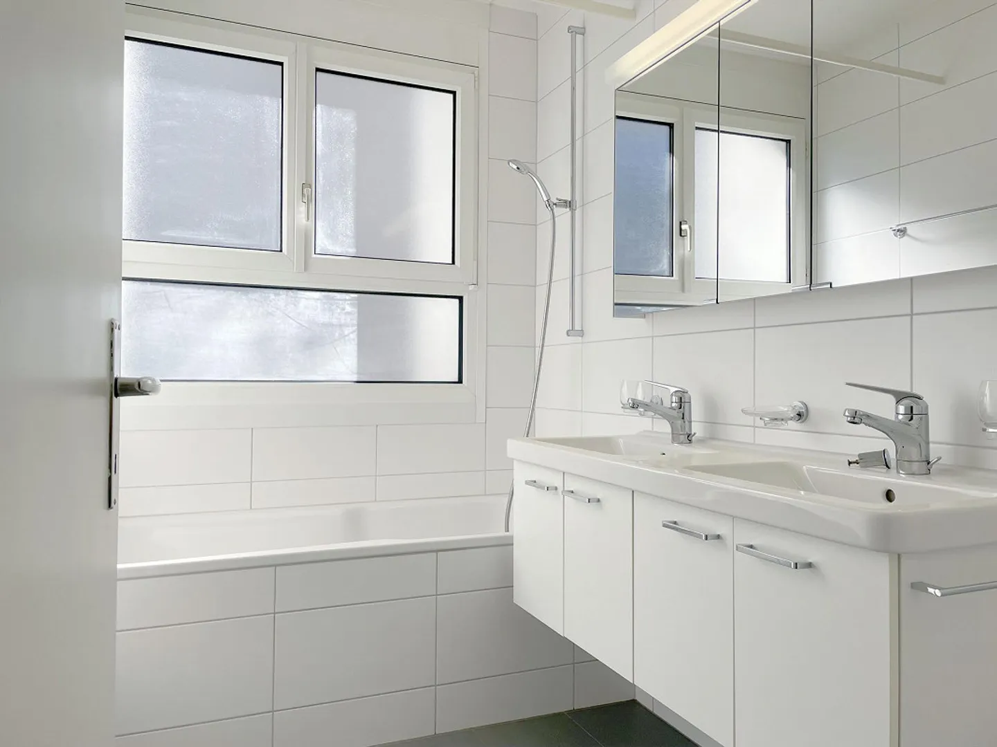 In una posizione centrale, vicino a negozi, stazione ferroviaria, scuole - Foto 5 di 9