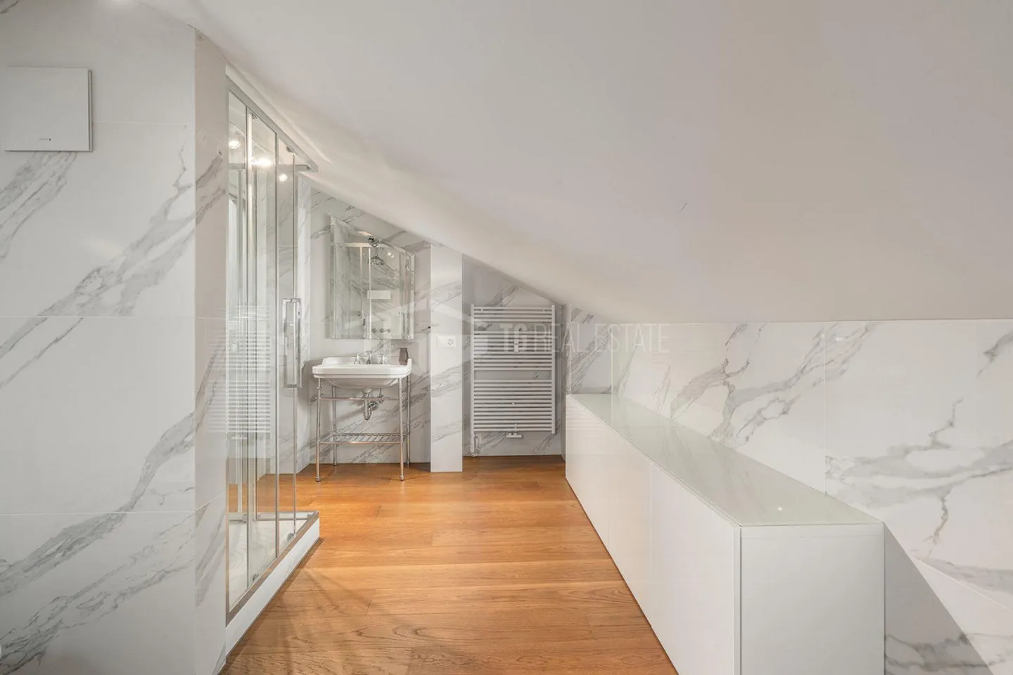 LUXURY AND COMFORT: 6.5 ROOM PENTHOUSE APARTMENT WITH PANORAMIC VIEW OF LUGANO - Photo 5 of 14