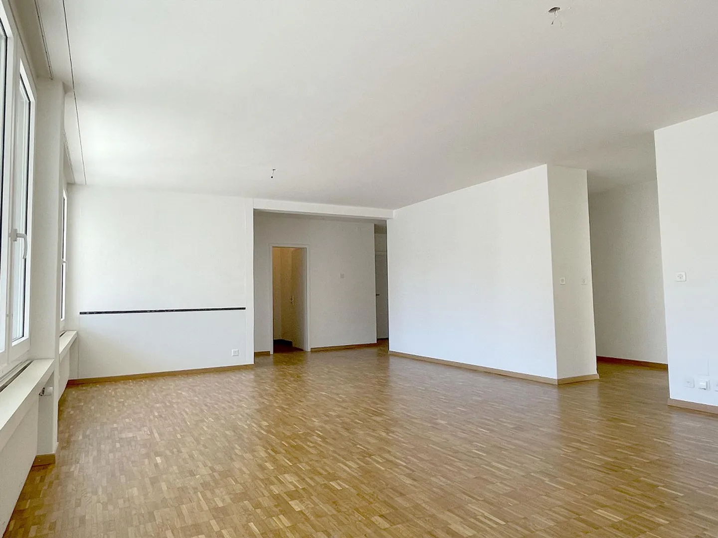 In una posizione centrale, vicino a negozi, stazione ferroviaria, scuole - Foto 7 di 9