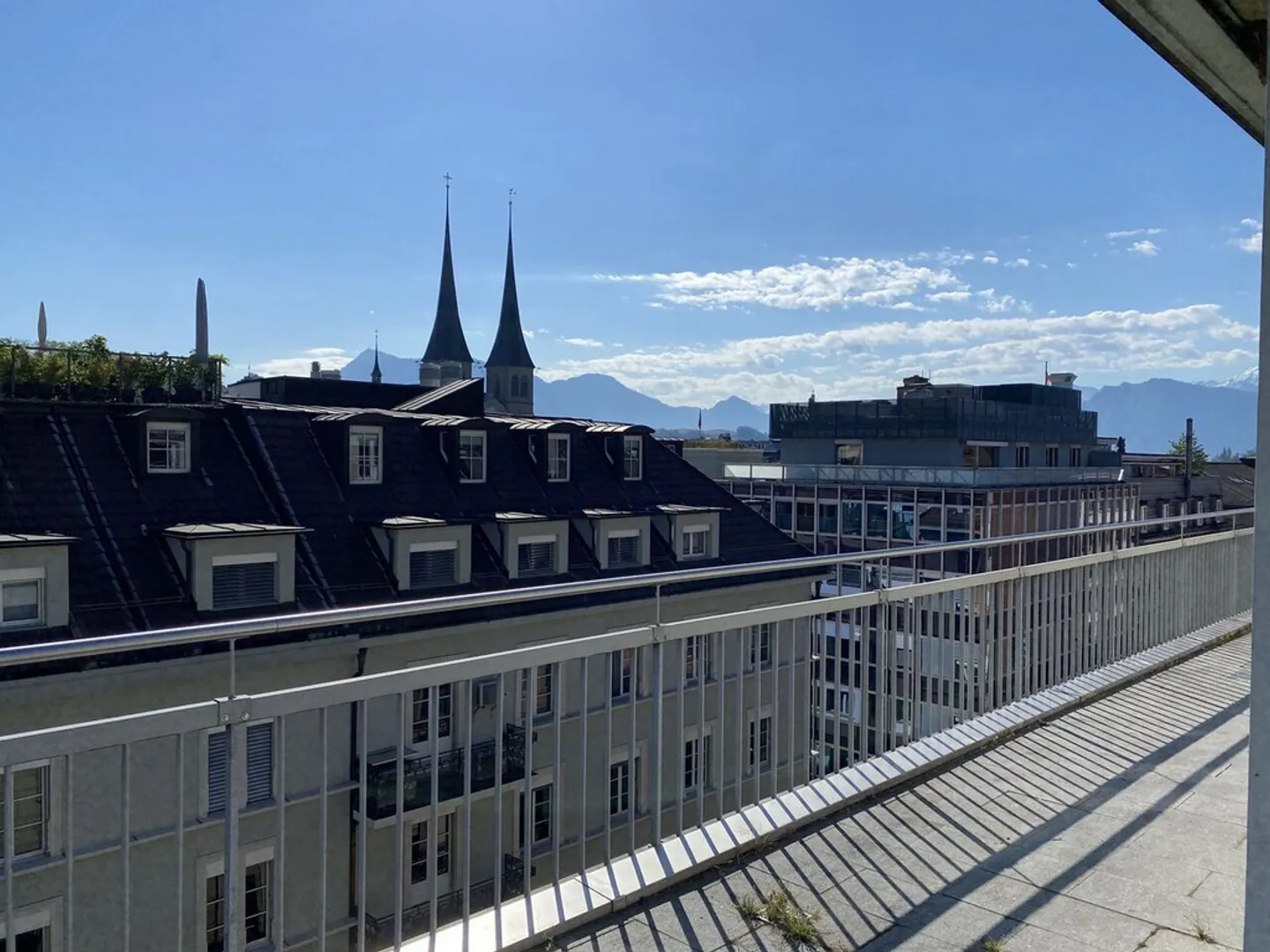 Ein Bijoux über den Dächern der Stadt Luzern - Foto 4 von 9