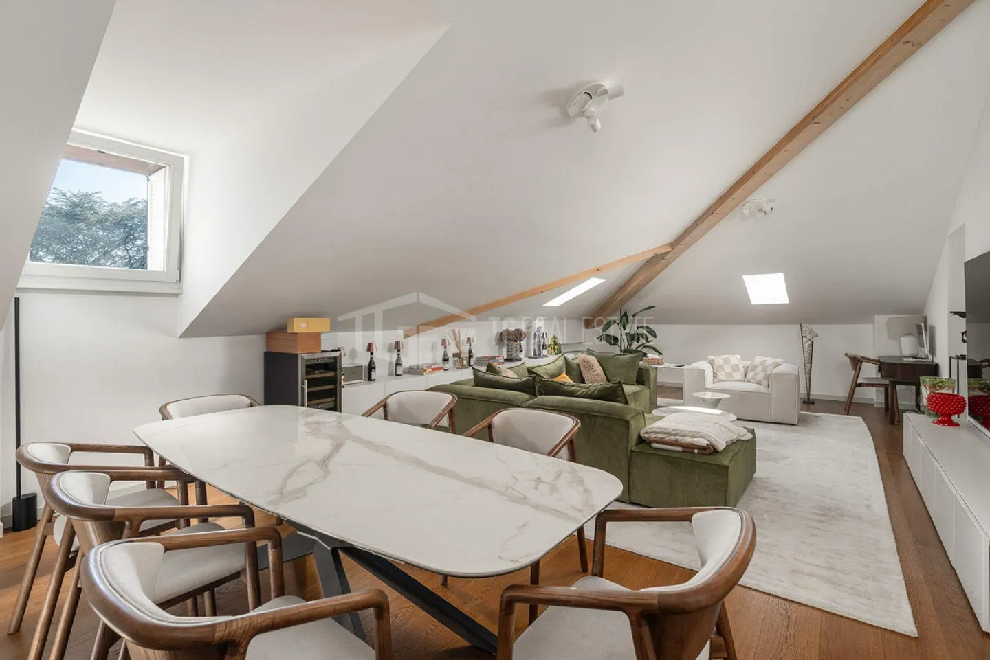 LUXURY AND COMFORT: 6.5 ROOM PENTHOUSE APARTMENT WITH PANORAMIC VIEW OF LUGANO - Photo 8 of 14
