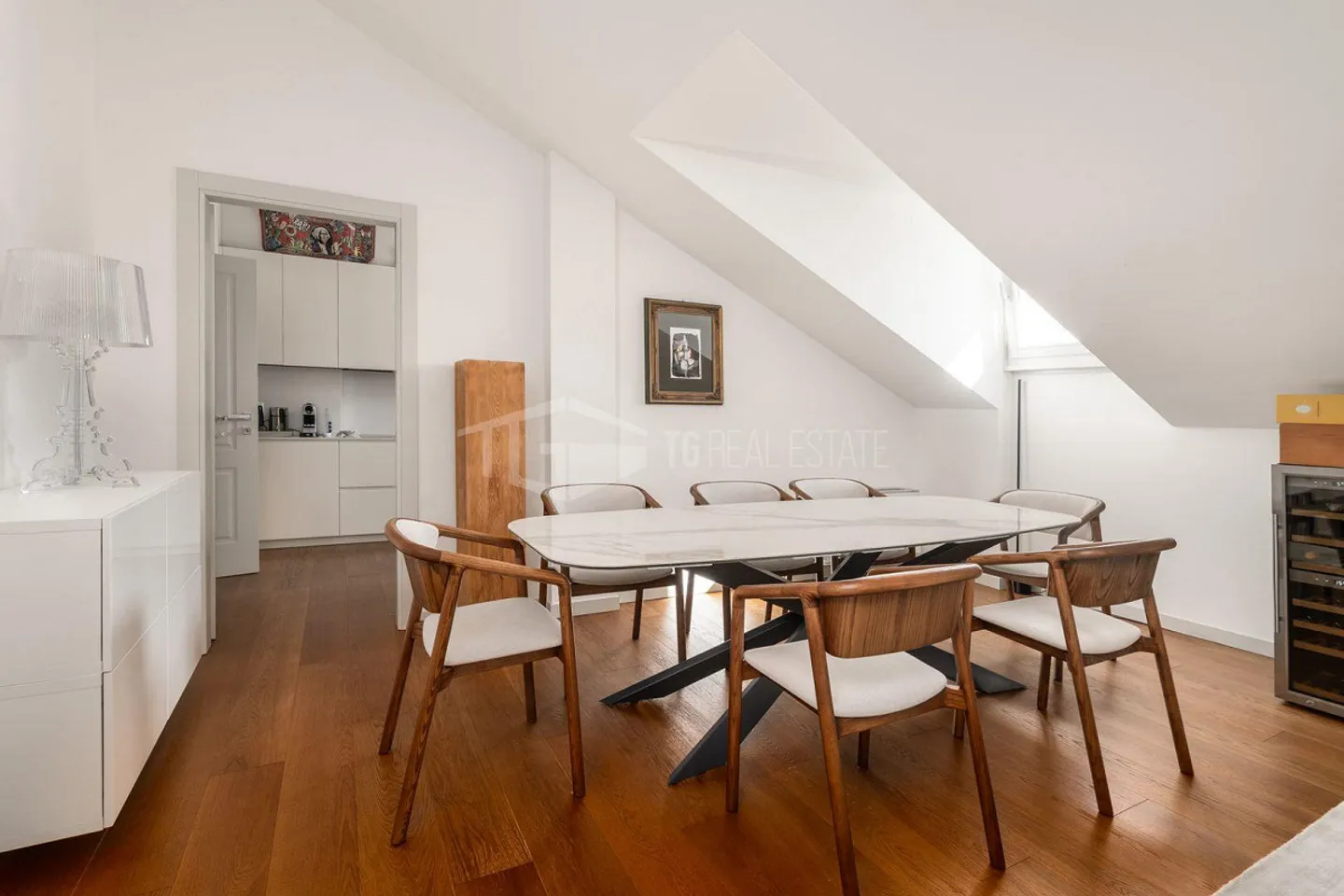 LUXURY AND COMFORT: 6.5 ROOM PENTHOUSE APARTMENT WITH PANORAMIC VIEW OF LUGANO - Photo 9 of 14