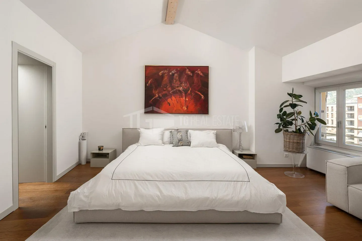 LUXURY AND COMFORT: 6.5 ROOM PENTHOUSE APARTMENT WITH PANORAMIC VIEW OF LUGANO - Photo 13 of 14