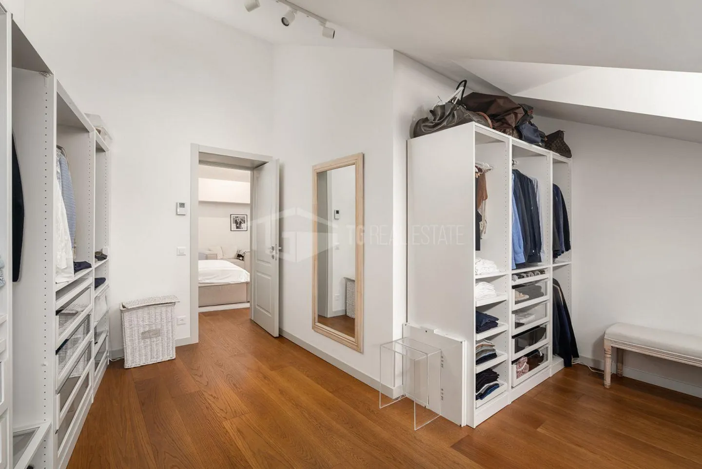 LUXURY AND COMFORT: 6.5 ROOM PENTHOUSE APARTMENT WITH PANORAMIC VIEW OF LUGANO - Photo 14 of 14