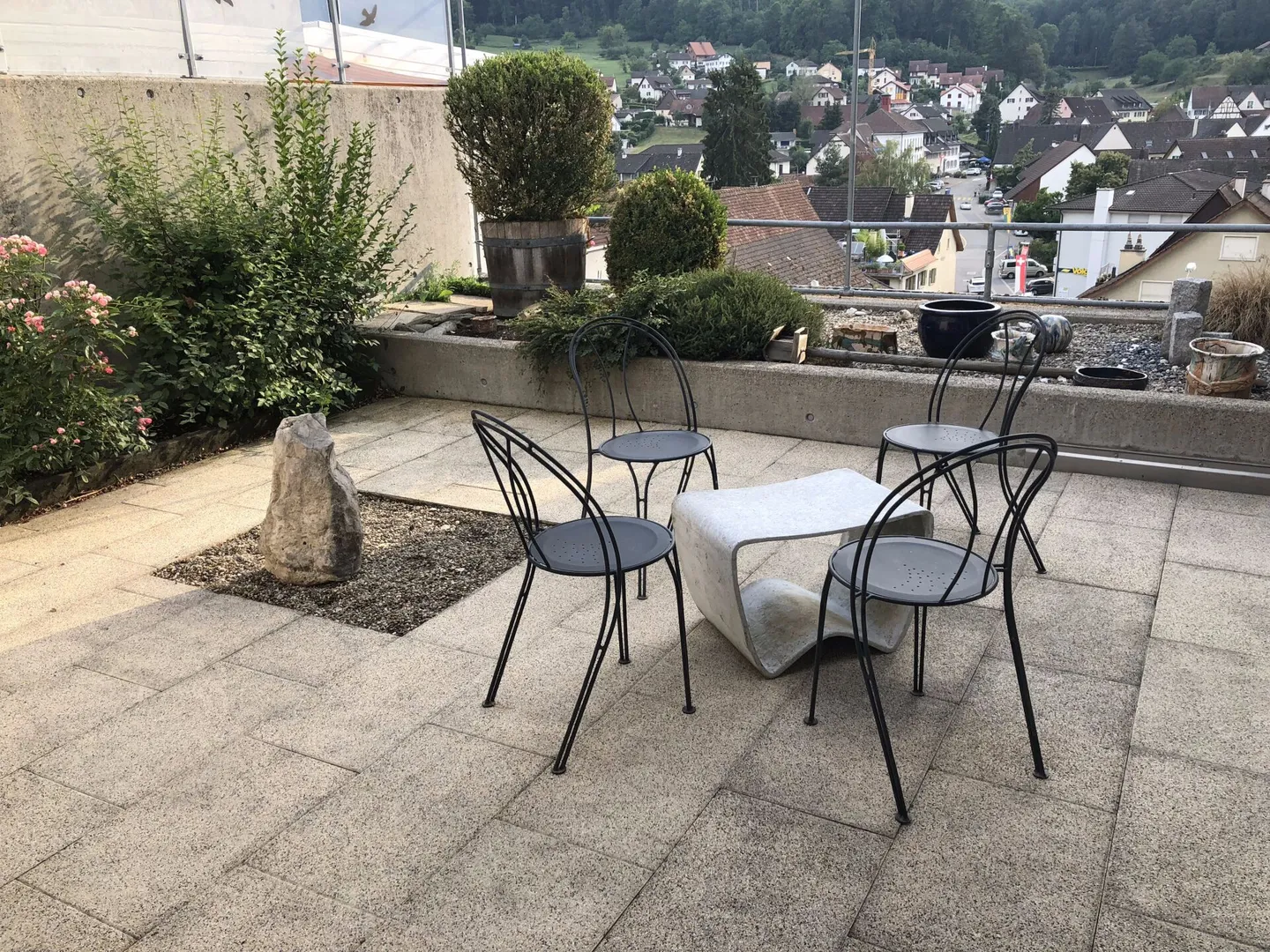 Living with a View - Light-Filled Terrace Apartment with Pool & Sauna - Photo 8 of 8