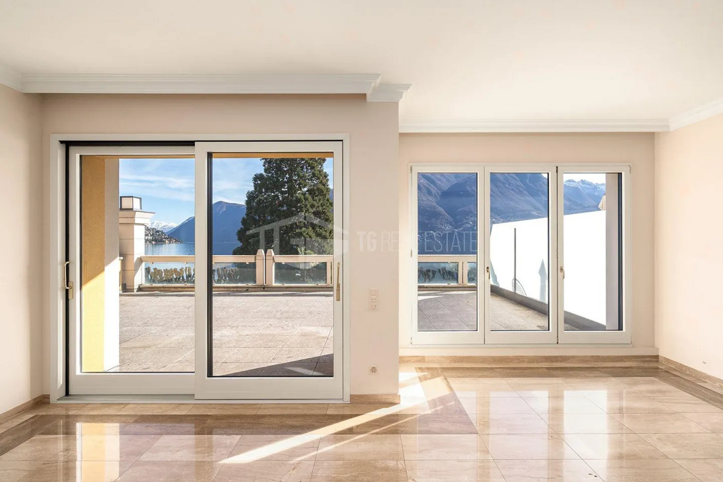 BELLA ABITAZIONE CON GRANDE TERRAZZA E VISTA SUL LAGO - Foto 7 di 15