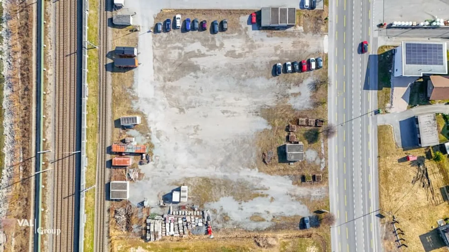Terreno edificabile in una posizione altamente frequentata e strategicamente attraente in affitto o in diritti di costruzione - Foto 4 di 6