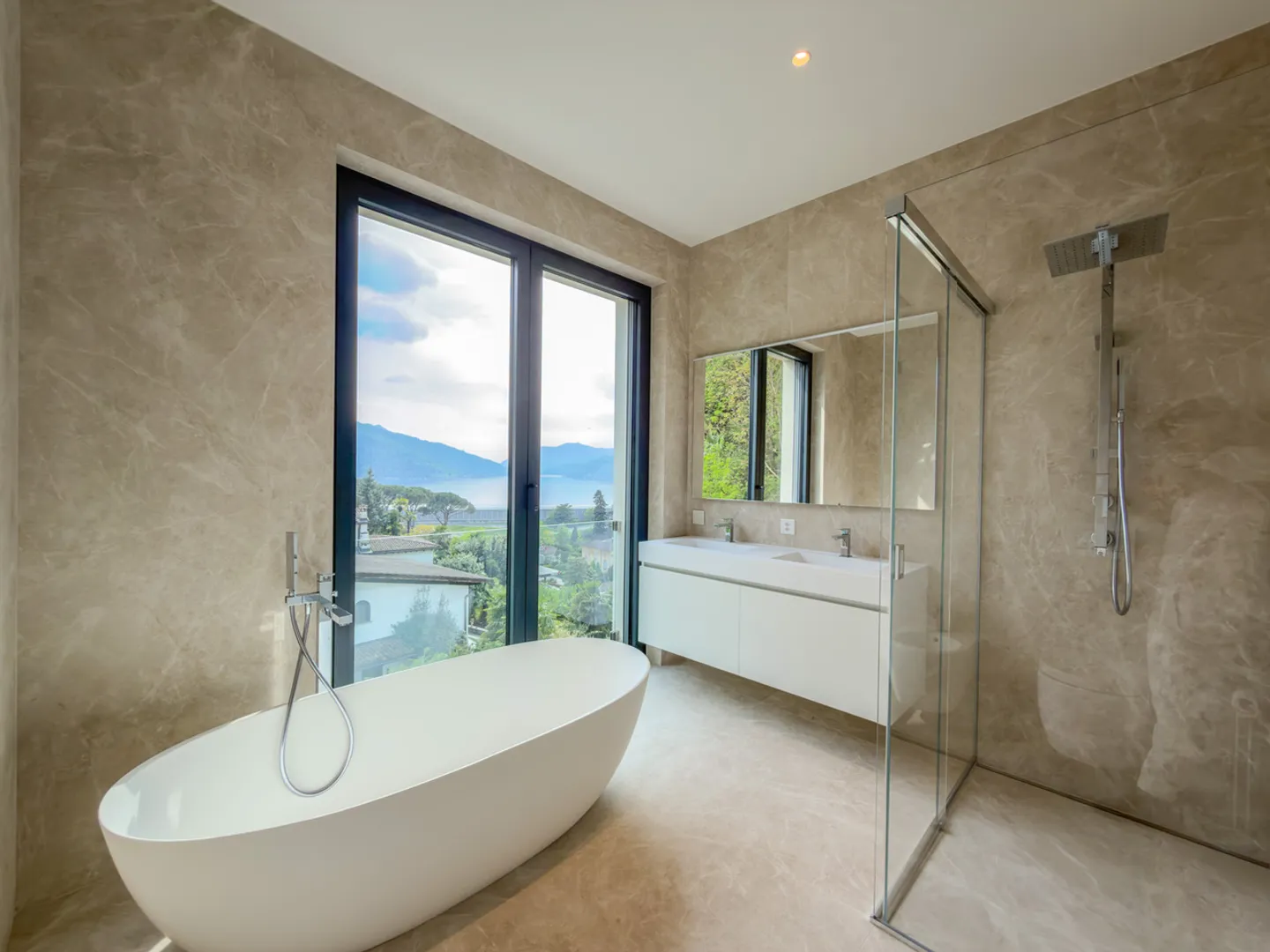 Penthouse spacieux avec magnifique terrasse vue sur le lac à Bissone - Photo 14 sur 19