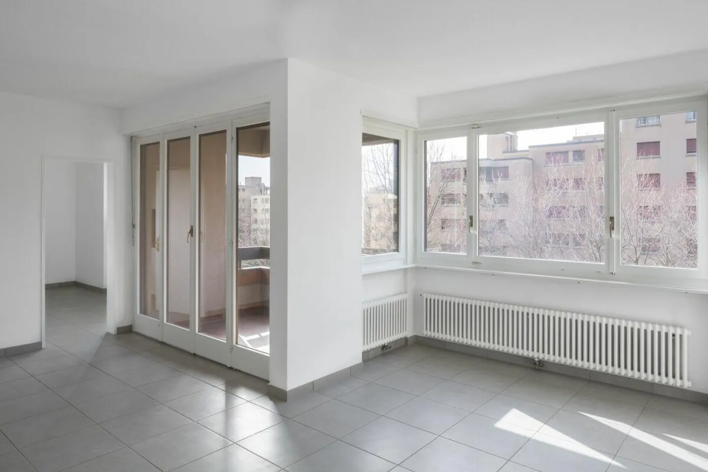 We are renting a large 5.5-room apartment in the Sagittario district - Photo 2 of 16