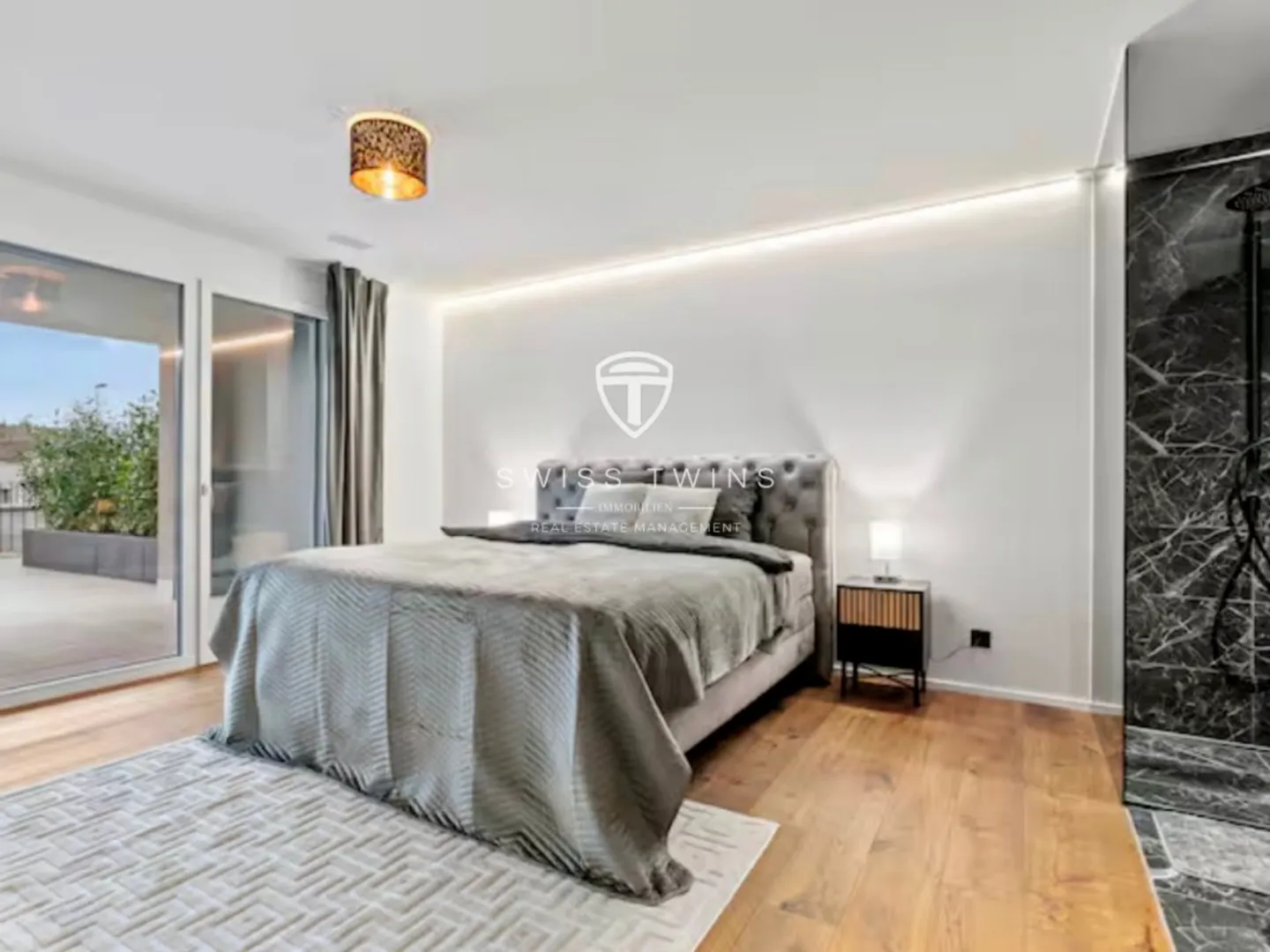 Luxuriöse 3.5-Zimmer-Terrassenwohnung mit 132m² Privat-Terrasse und traumhafter Aussicht auf Pilatus & Rigi - Foto 6 von 12