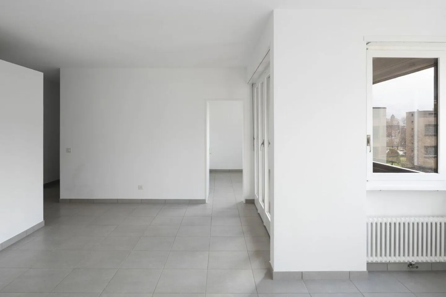 We are renting a large 5.5-room apartment in the Sagittario district - Photo 4 of 16