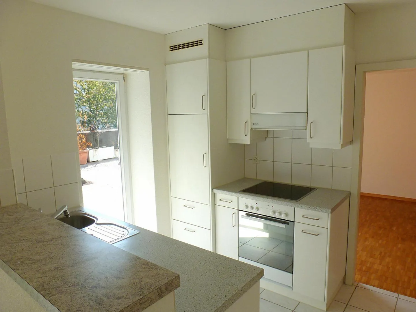 Geräumige Wohnung mit Terrasse - Foto 1 von 9