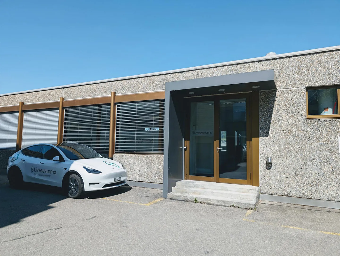Ampi uffici in posizione comoda - Foto 1 di 8