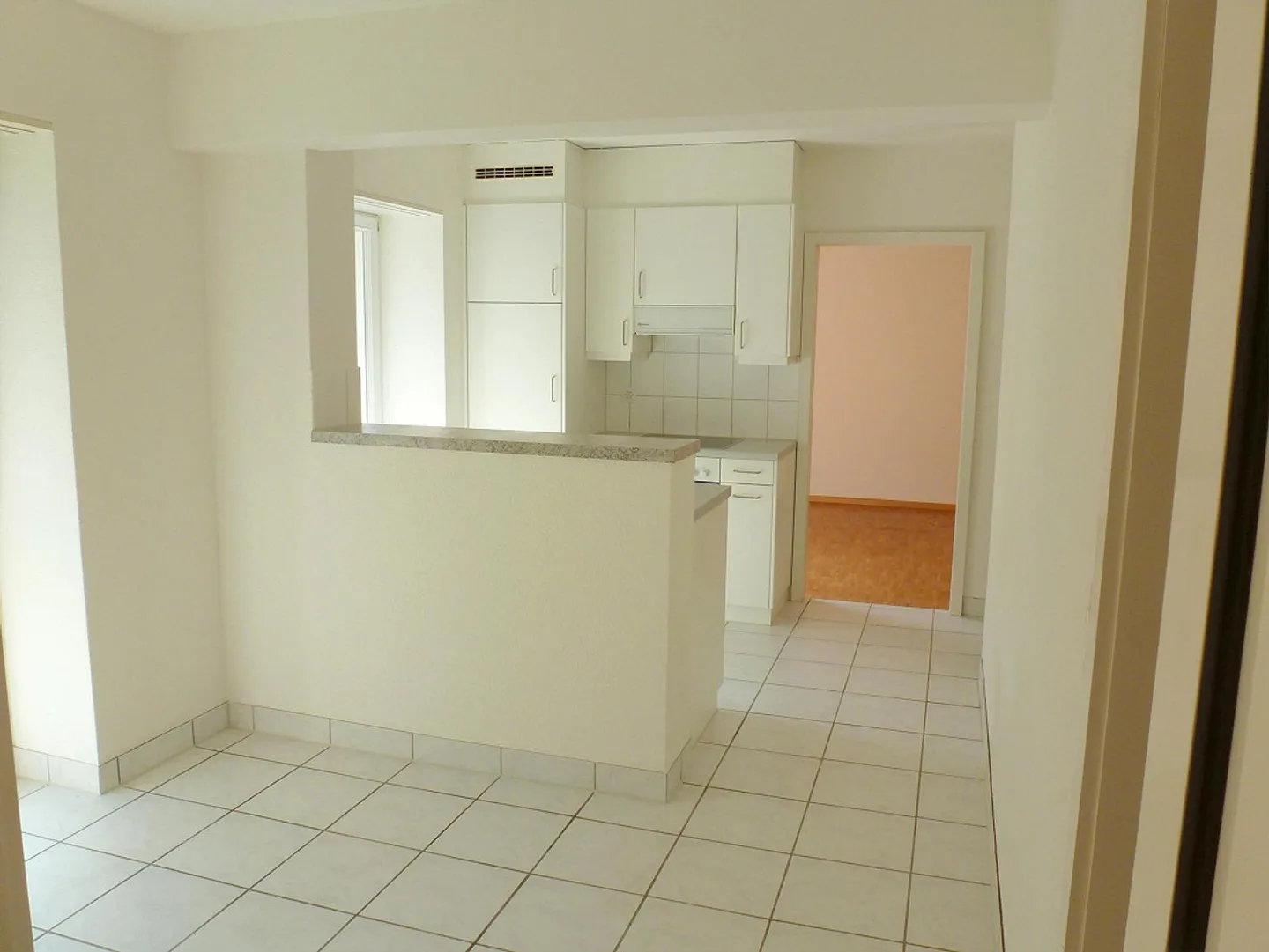 Geräumige Wohnung mit Terrasse - Foto 2 von 9