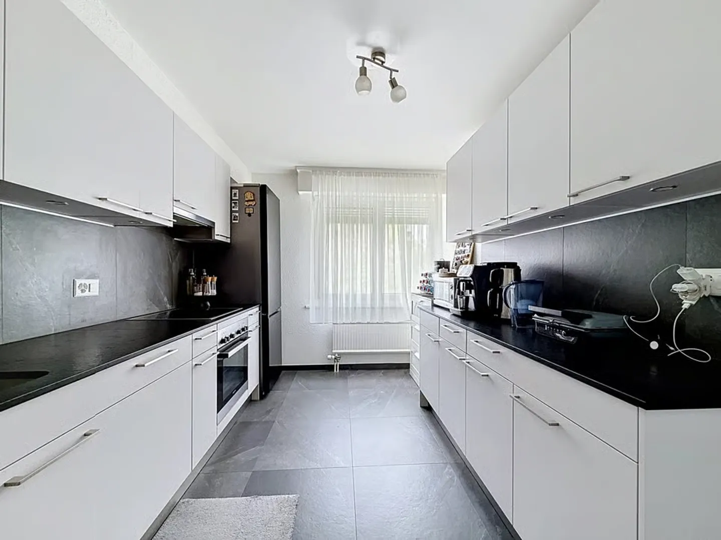 Beautiful bright apartment with veranda and individual garage - Photo 3 of 10