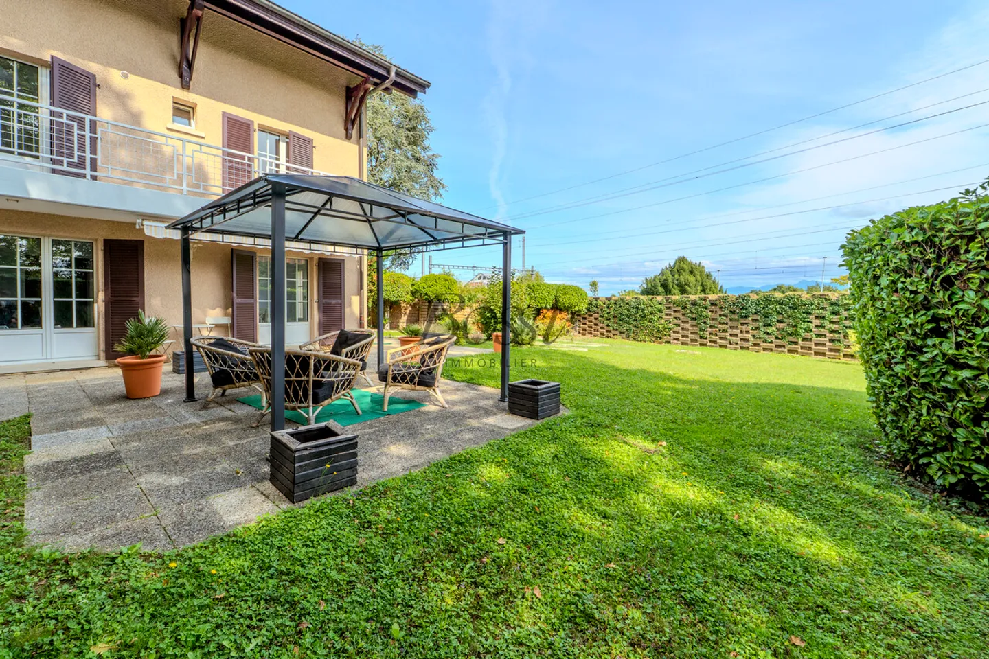Villa familiare con giardino a Terre Sainte - Foto 1 di 11