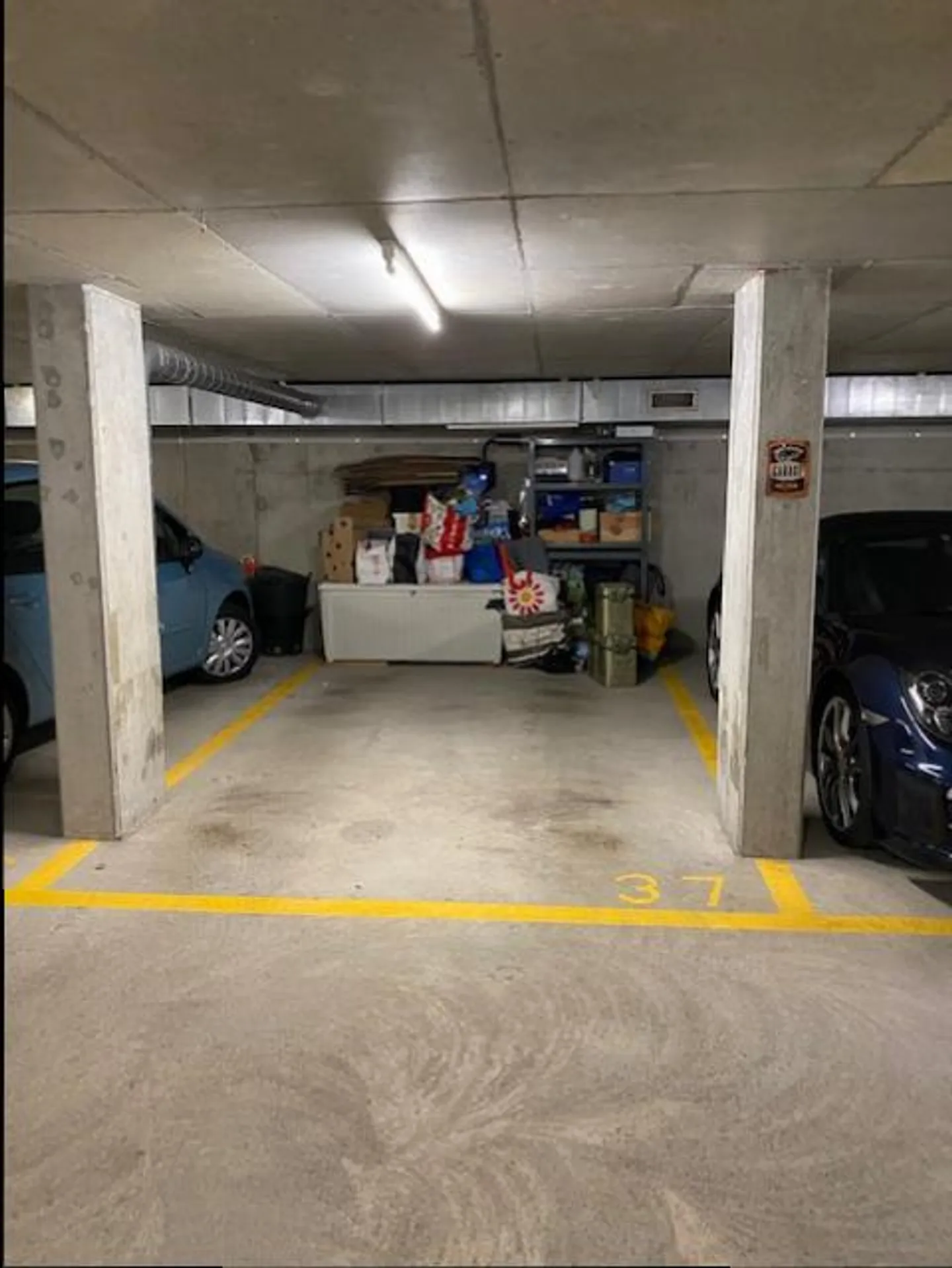 Posto auto nel cortile - Quartiere delle Terrasses des Foulis - Foto 1 di 3