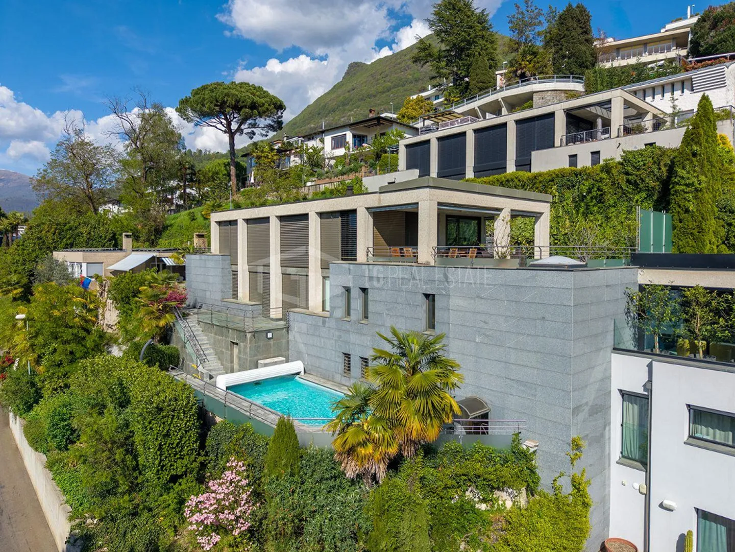 ELEGANT VILLA WITH LAKE VIEW AND SWIMMING POOL IN RUVIGLIANA - Photo 3 of 13