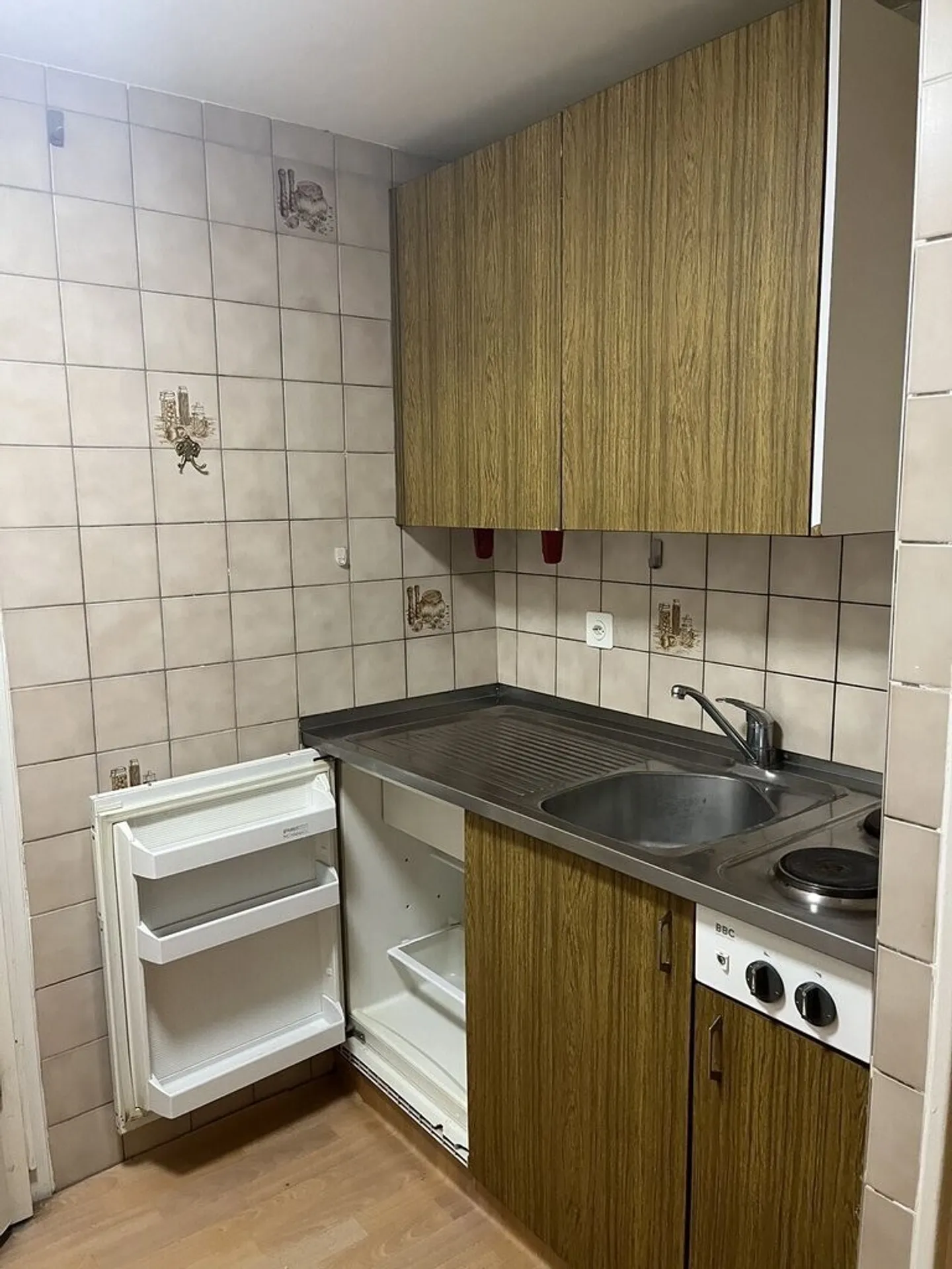 Unique Opportunity! Beautiful Studio in a Quiet Neighborhood! - Photo 5 of 5