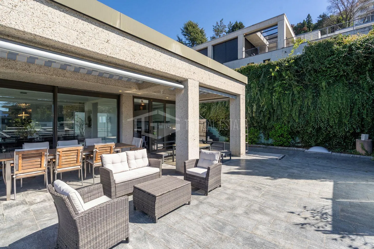 ELEGANT VILLA WITH LAKE VIEW AND SWIMMING POOL IN RUVIGLIANA - Photo 11 of 13