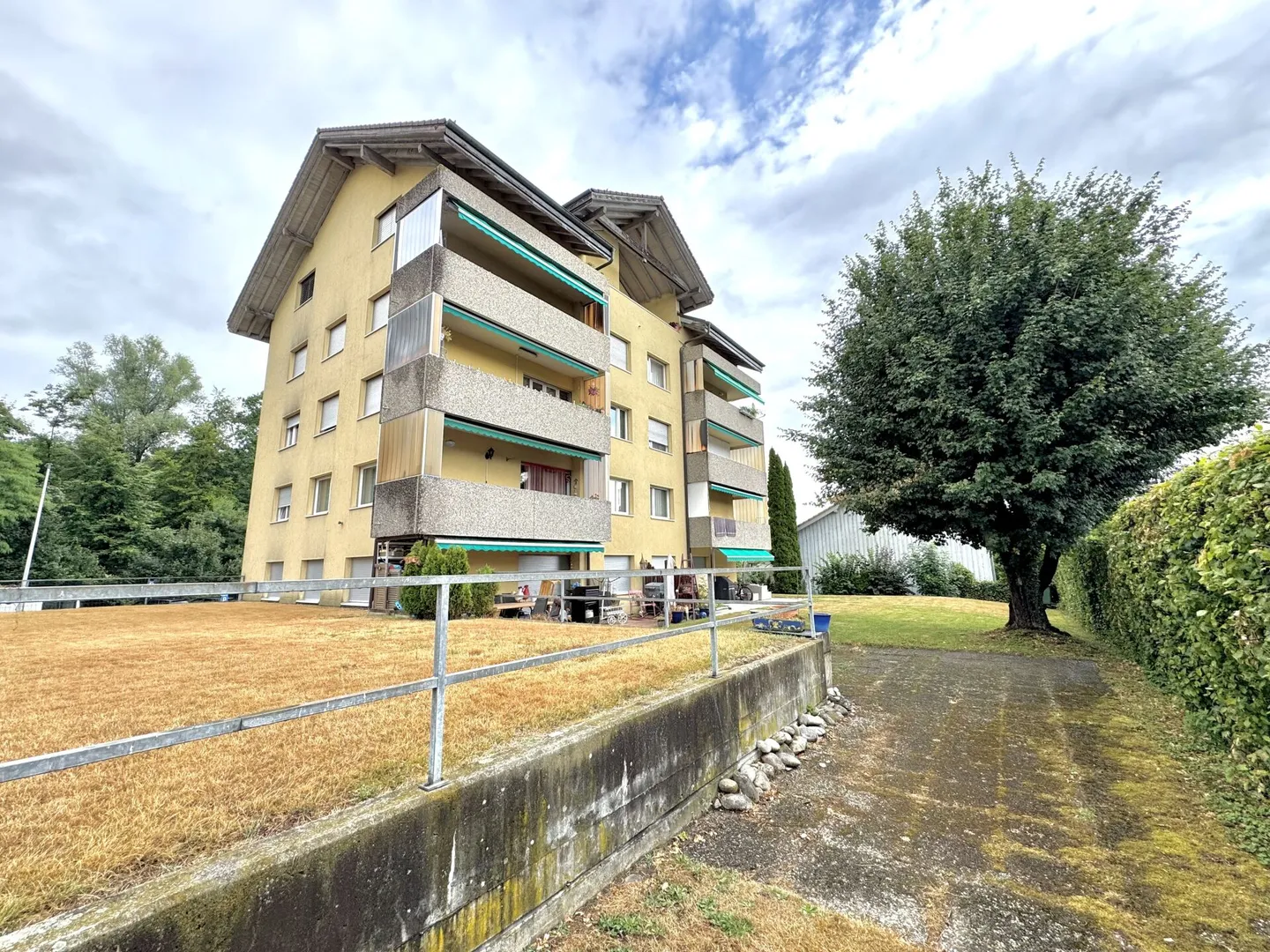 Appartamento ristrutturato di 4,5 stanze con balcone - Foto 2 di 9