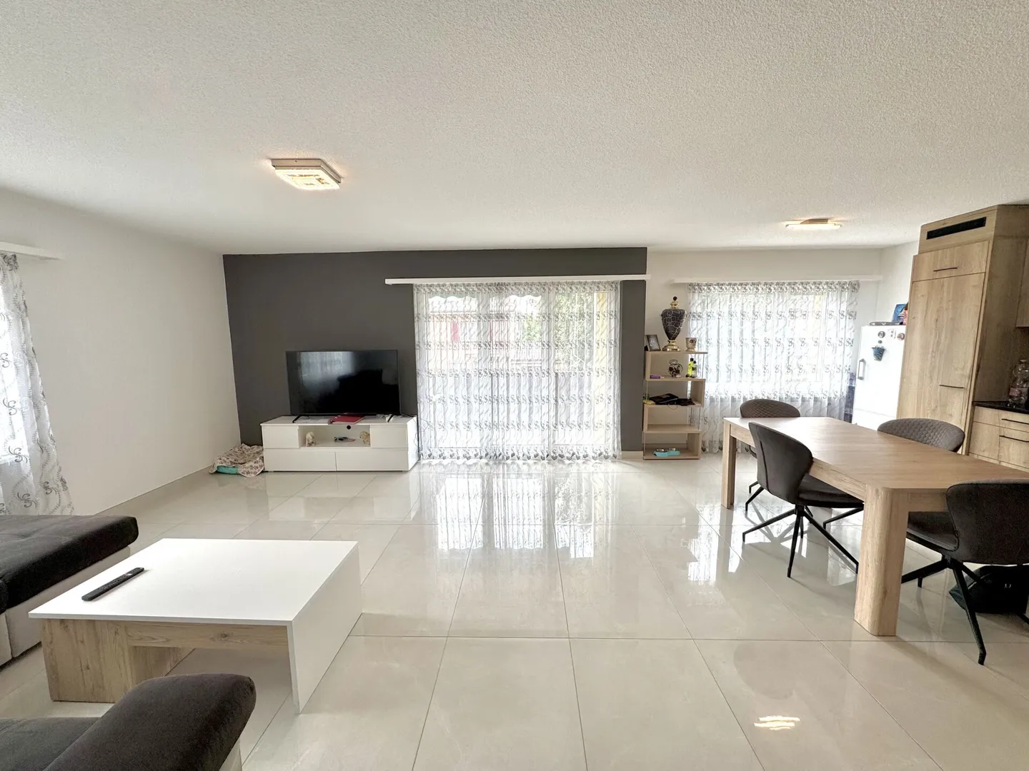 Appartamento ristrutturato di 4,5 stanze con balcone - Foto 3 di 9