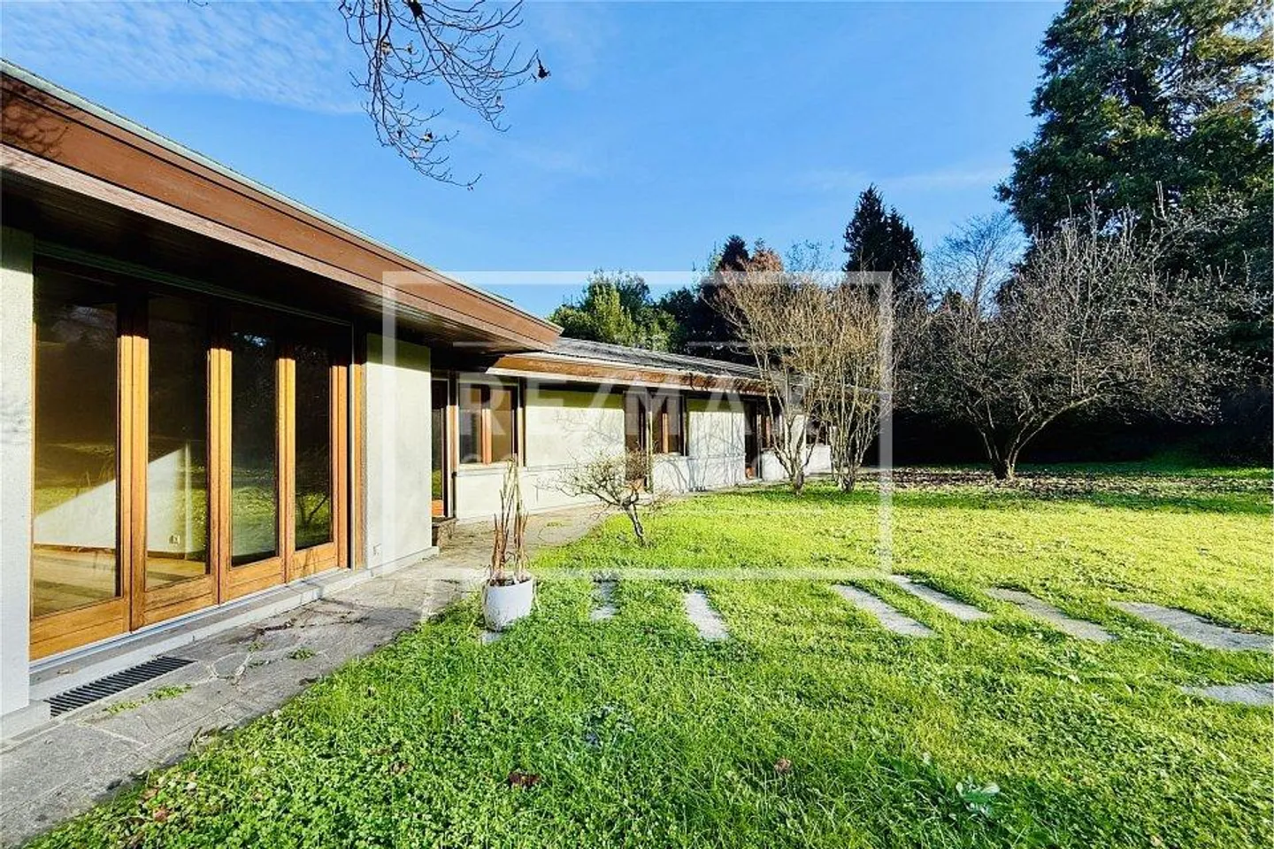 Villa élégante avec piscine et jardin privé à Gentilino - Photo 1 sur 13