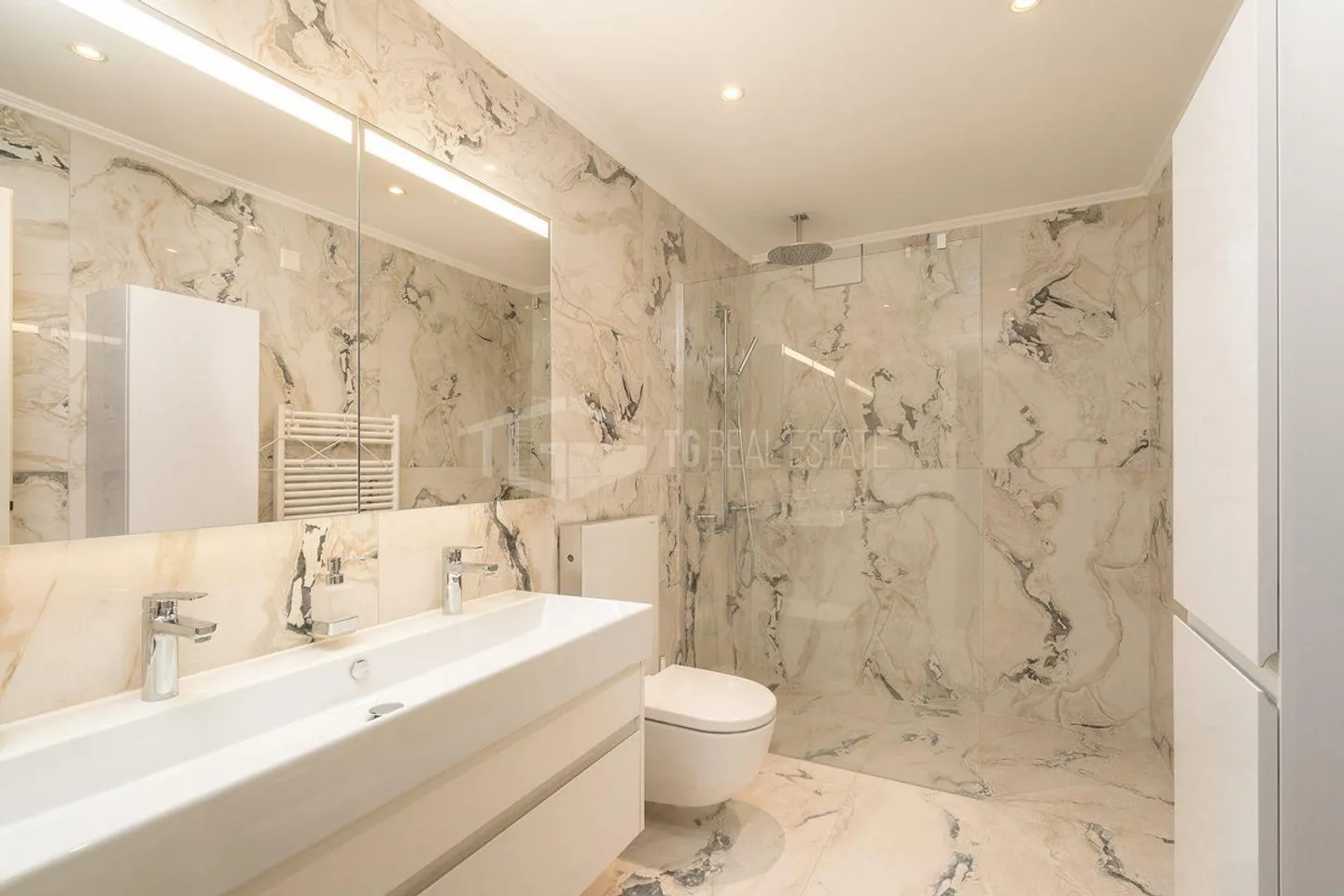 ELEGANT VILLA WITH LAKE VIEW AND SWIMMING POOL IN RUVIGLIANA - Photo 10 of 13