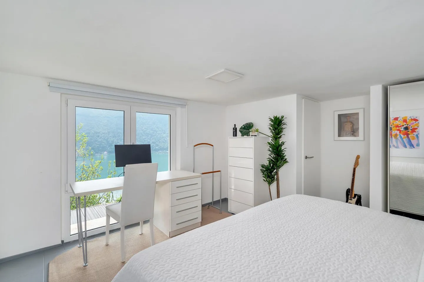 HAUS 45 ZIMMER MIT SEEBLICK UND GROSSEM GARTEN - Foto 3 von 13