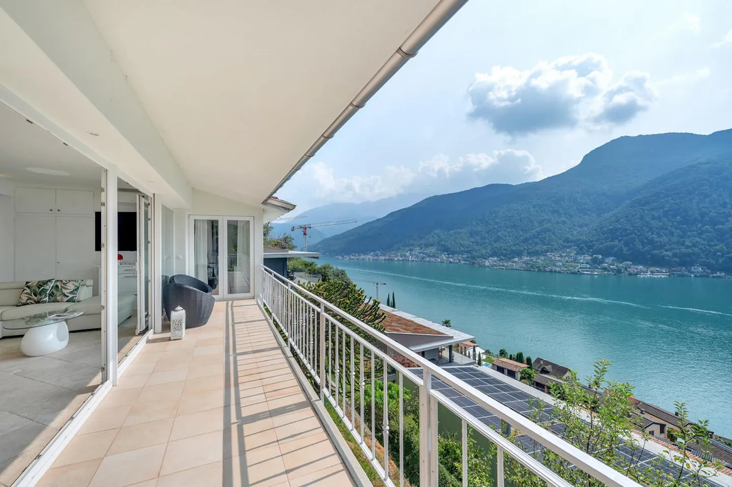 HAUS 45 ZIMMER MIT SEEBLICK UND GROSSEM GARTEN - Foto 7 von 13