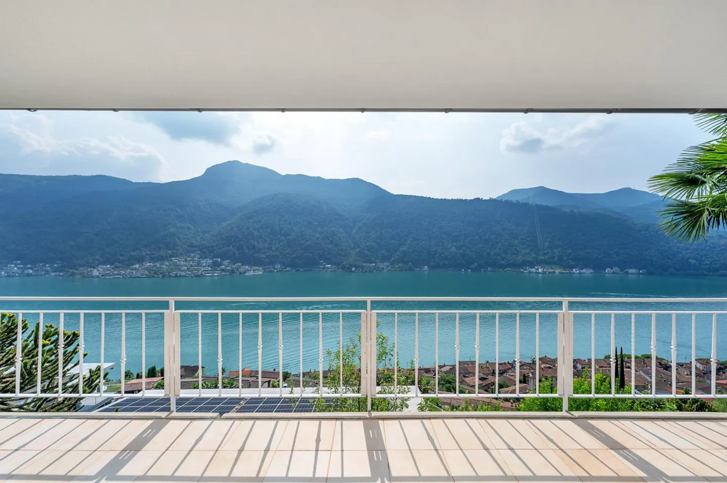 HAUS 45 ZIMMER MIT SEEBLICK UND GROSSEM GARTEN - Foto 8 von 13